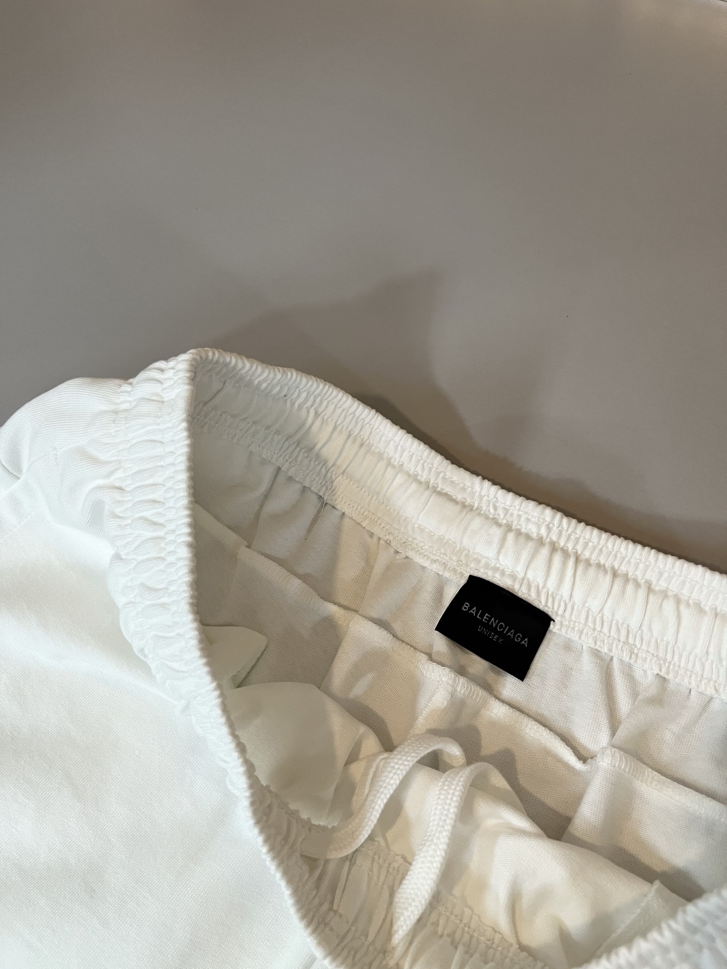  BALENCI*GA巴黎*家 2025春夏新款男女同款👫休闲套装，走秀图案印花时尚休闲短袖T恤衫！设计