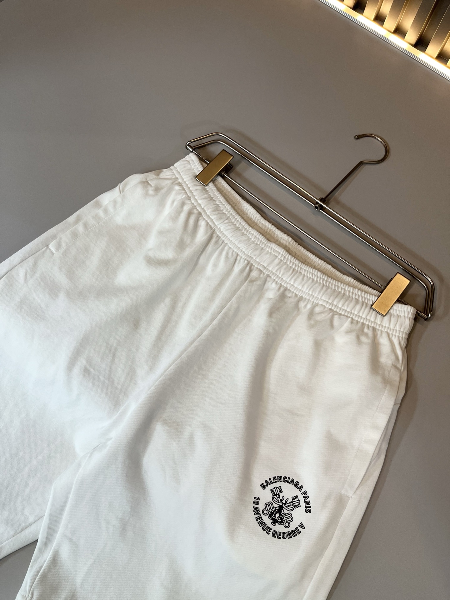  BALENCI*GA巴黎*家 2025春夏新款男女同款👫休闲套装，走秀图案印花时尚休闲短袖T恤衫！设计