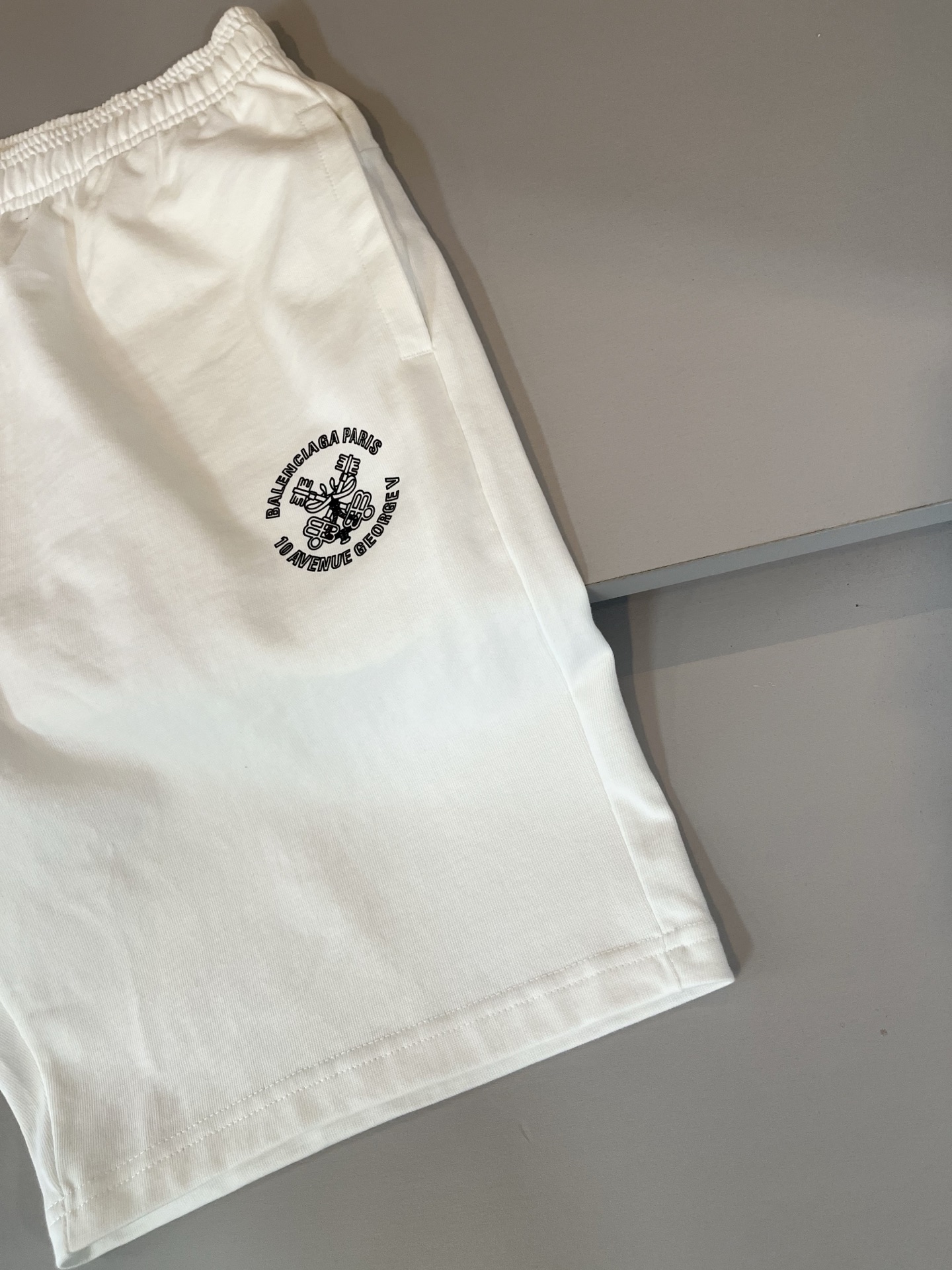  BALENCI*GA巴黎*家 2025春夏新款男女同款👫休闲套装，走秀图案印花时尚休闲短袖T恤衫！设计