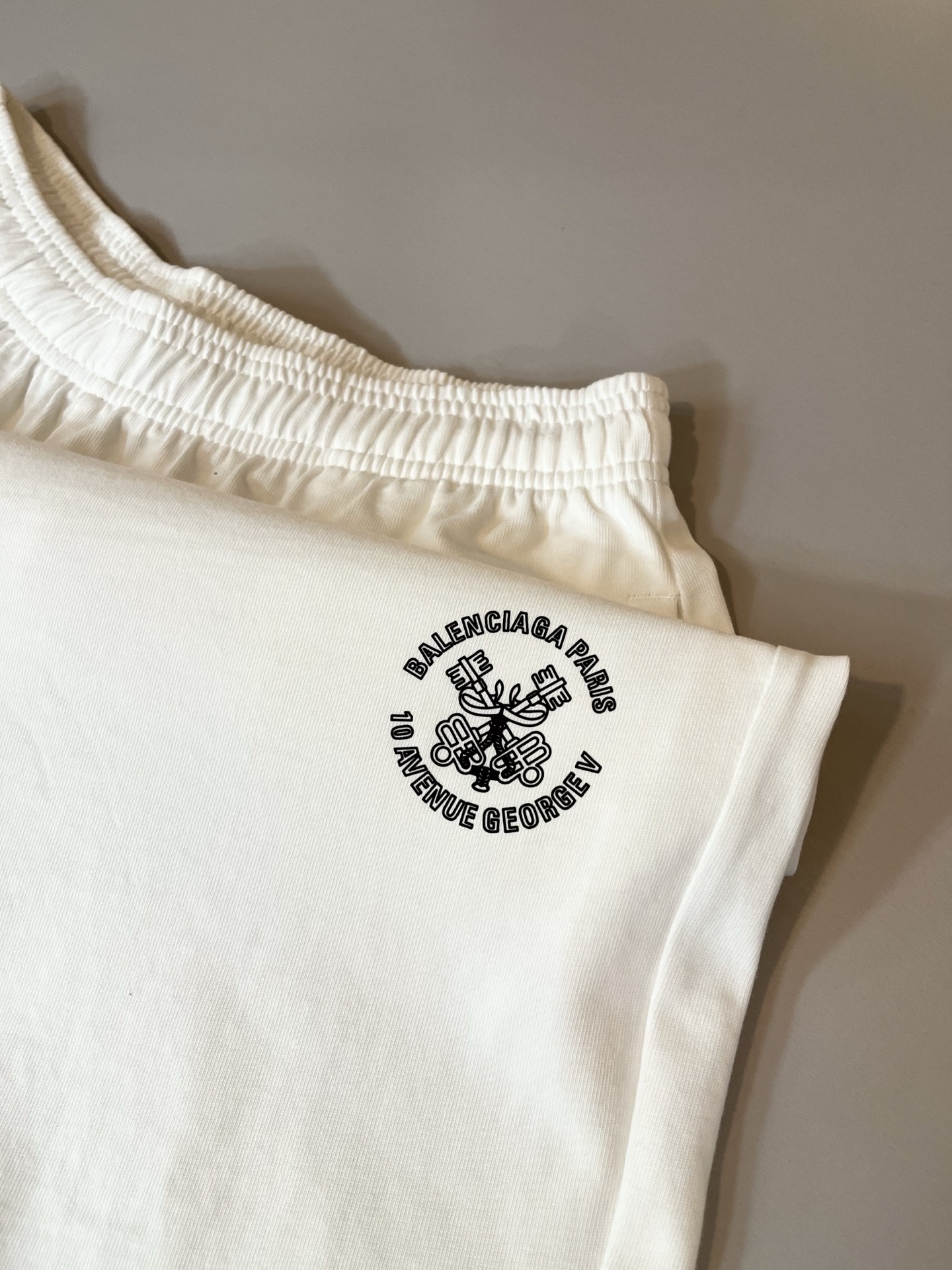  BALENCI*GA巴黎*家 2025春夏新款男女同款👫休闲套装，走秀图案印花时尚休闲短袖T恤衫！设计