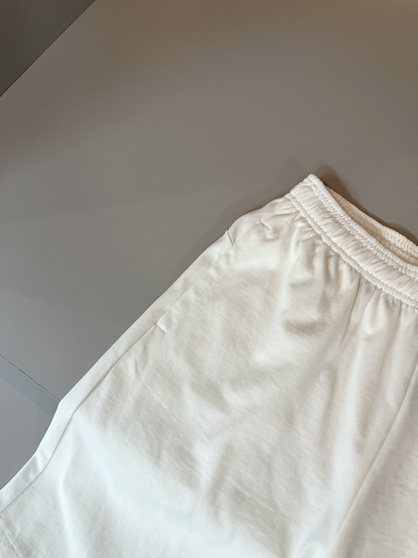  BALENCI*GA巴黎*家 2025春夏新款男女同款👫休闲套装，走秀图案印花时尚休闲短袖T恤衫！设计