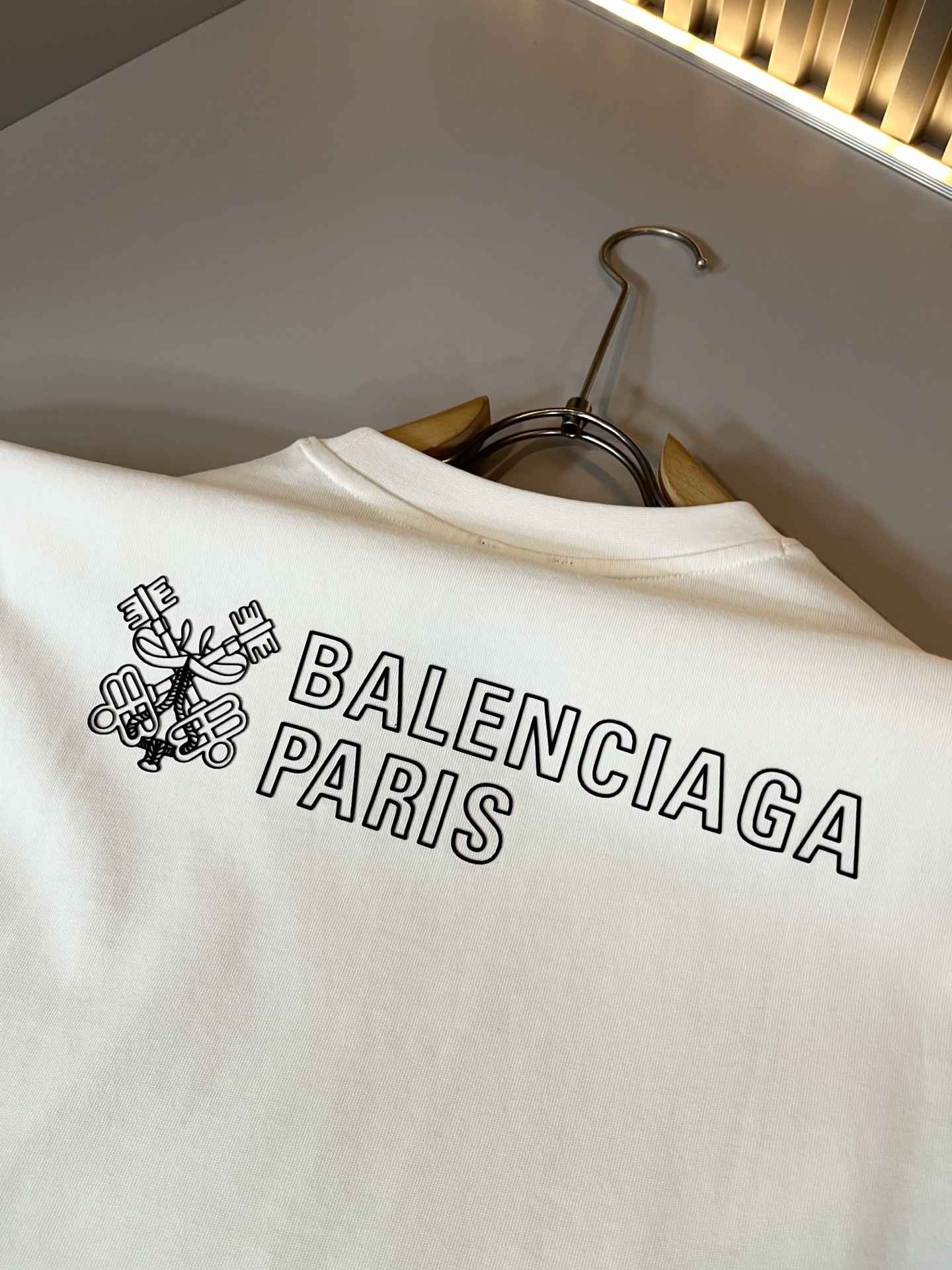  BALENCI*GA巴黎*家 2025春夏新款男女同款👫休闲套装，走秀图案印花时尚休闲短袖T恤衫！设计