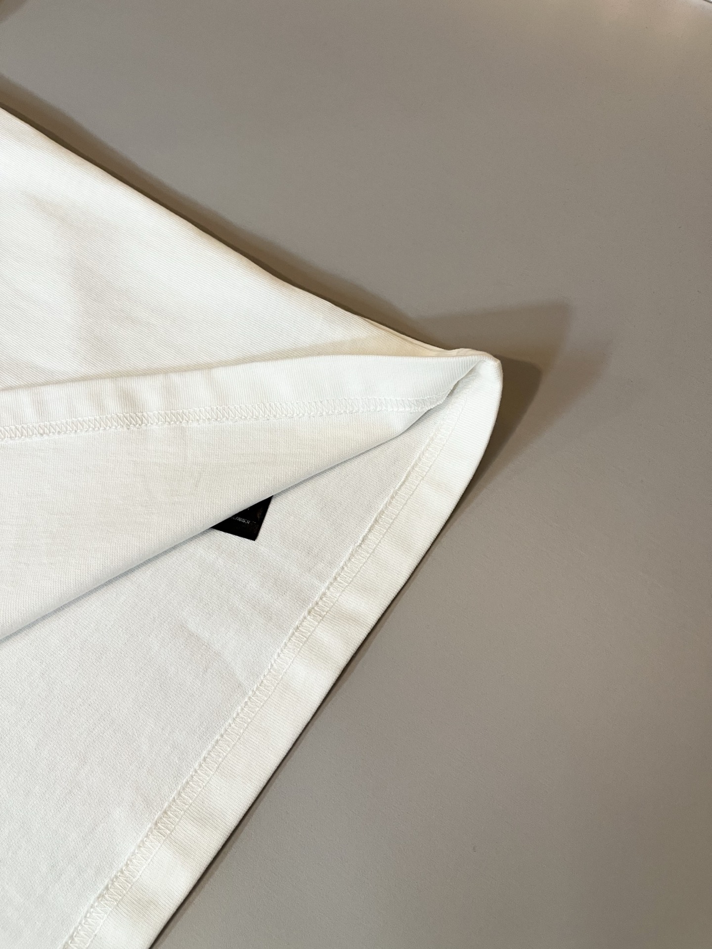  BALENCI*GA巴黎*家 2025春夏新款男女同款👫休闲套装，走秀图案印花时尚休闲短袖T恤衫！设计