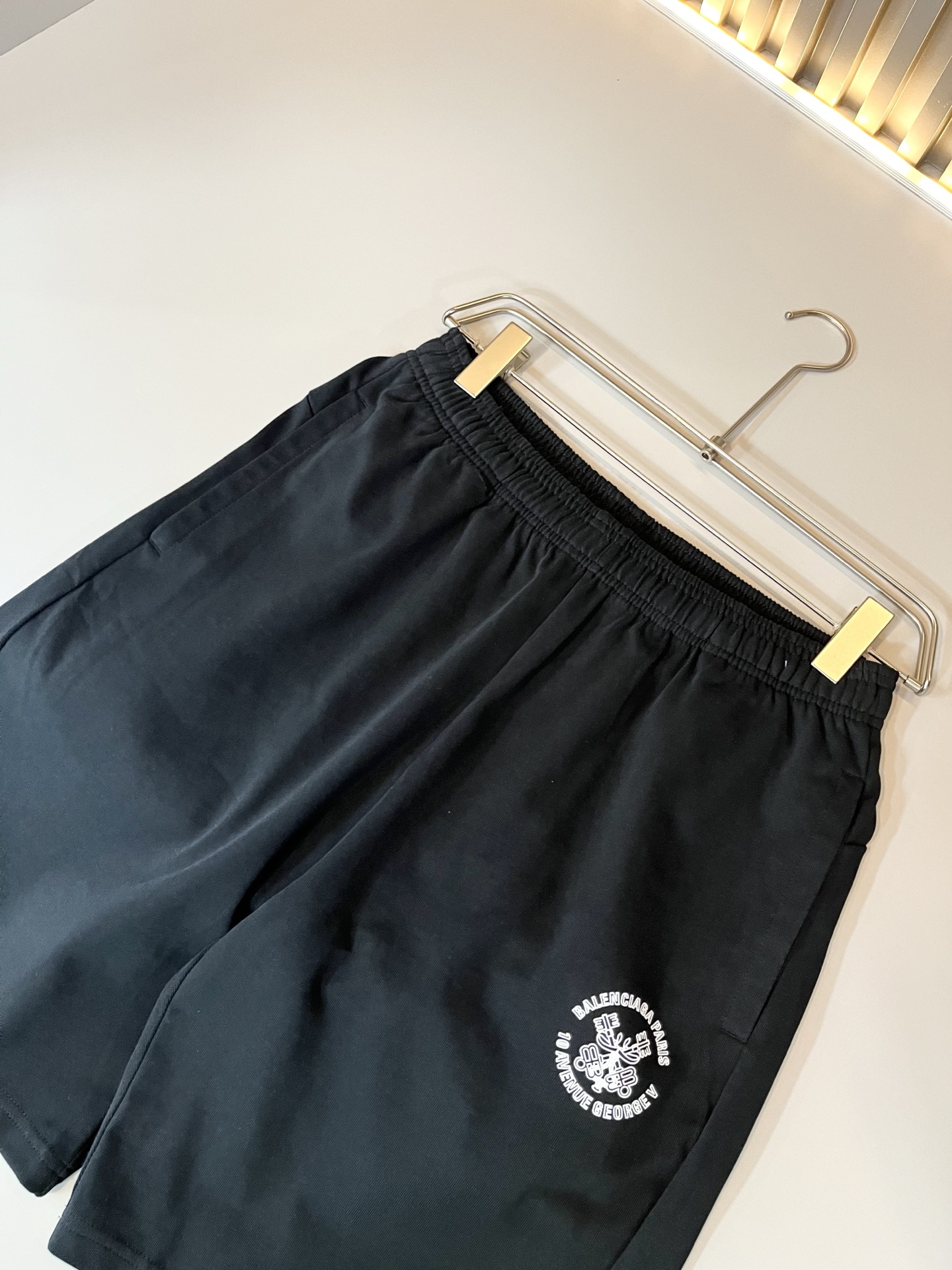  BALENCI*GA巴黎*家 2025春夏新款男女同款👫休闲套装，走秀图案印花时尚休闲短袖T恤衫！设计