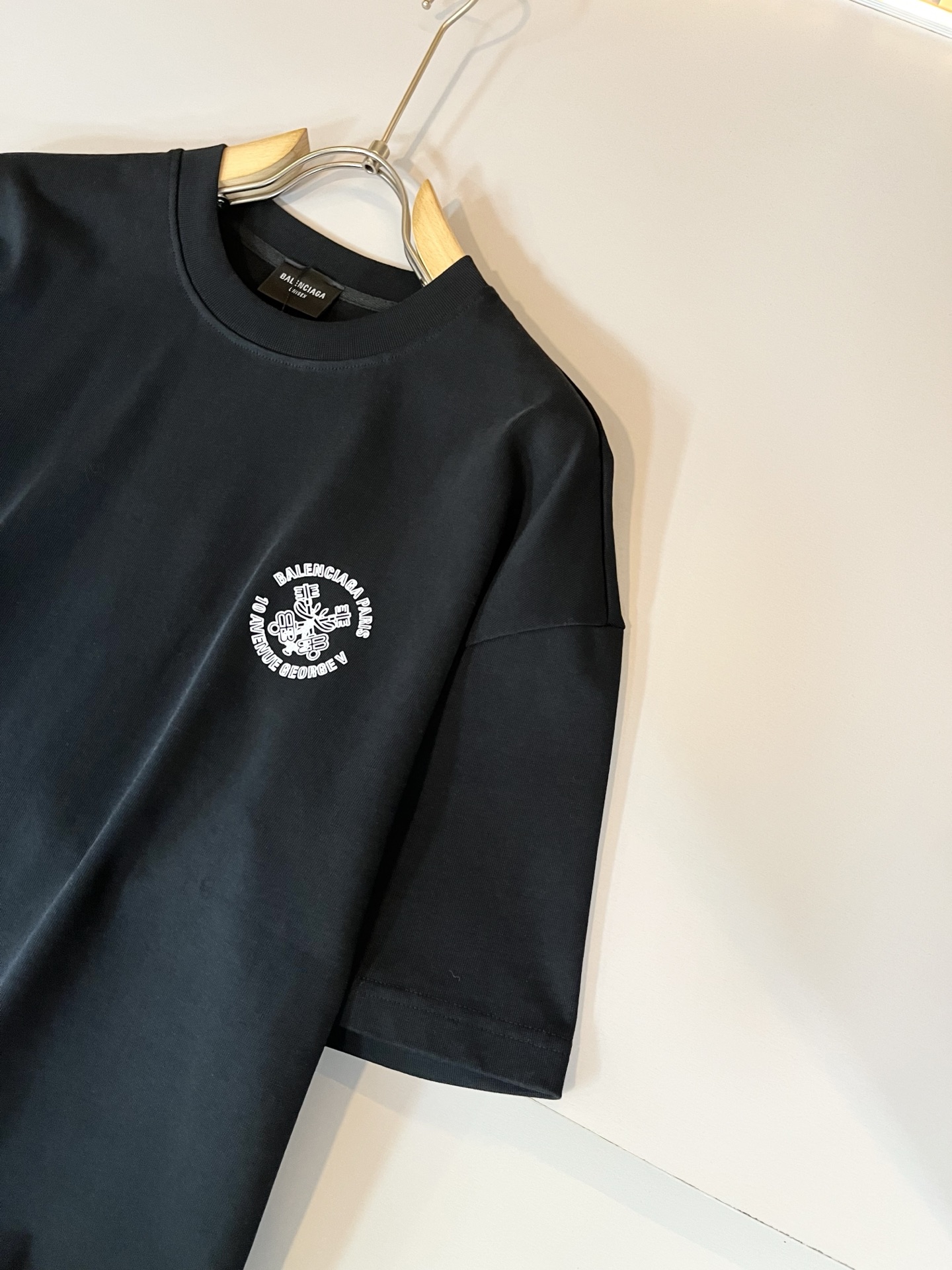  BALENCI*GA巴黎*家 2025春夏新款男女同款👫休闲套装，走秀图案印花时尚休闲短袖T恤衫！设计