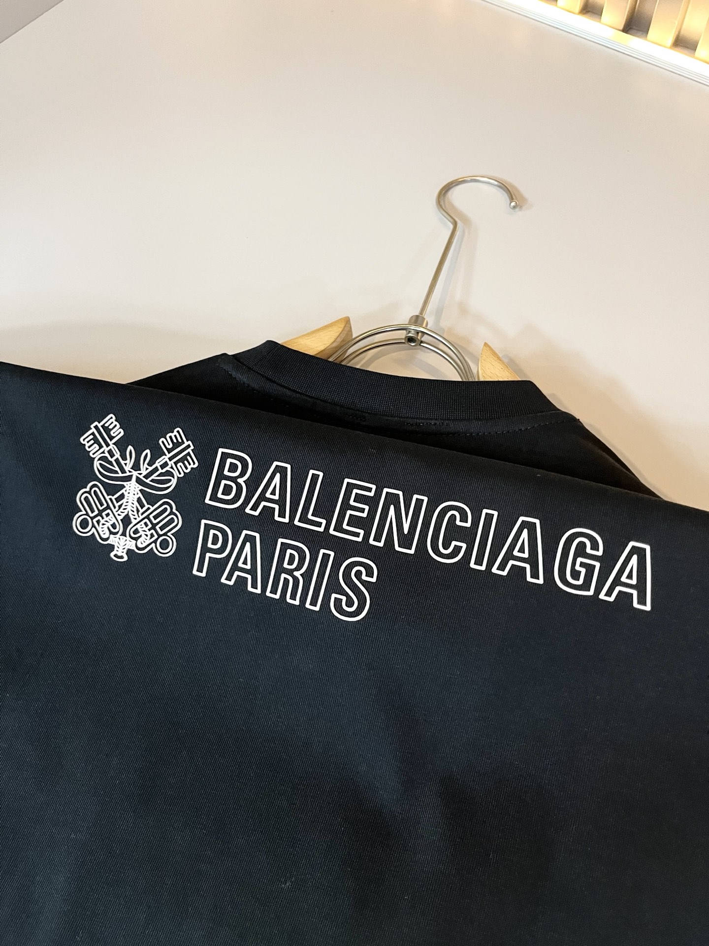  BALENCI*GA巴黎*家 2025春夏新款男女同款👫休闲套装，走秀图案印花时尚休闲短袖T恤衫！设计