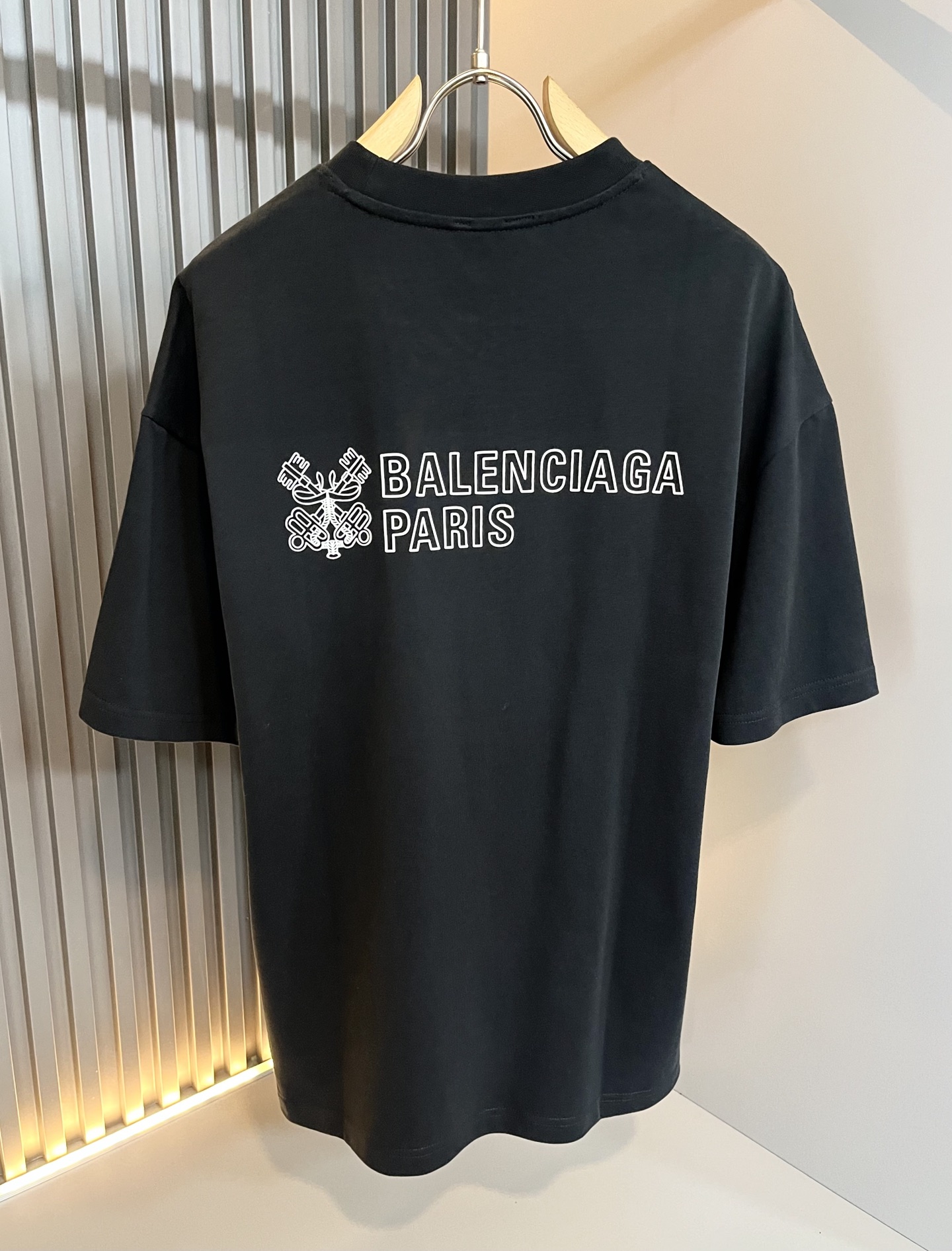  BALENCI*GA巴黎*家 2025春夏新款男女同款👫休闲套装，走秀图案印花时尚休闲短袖T恤衫！设计