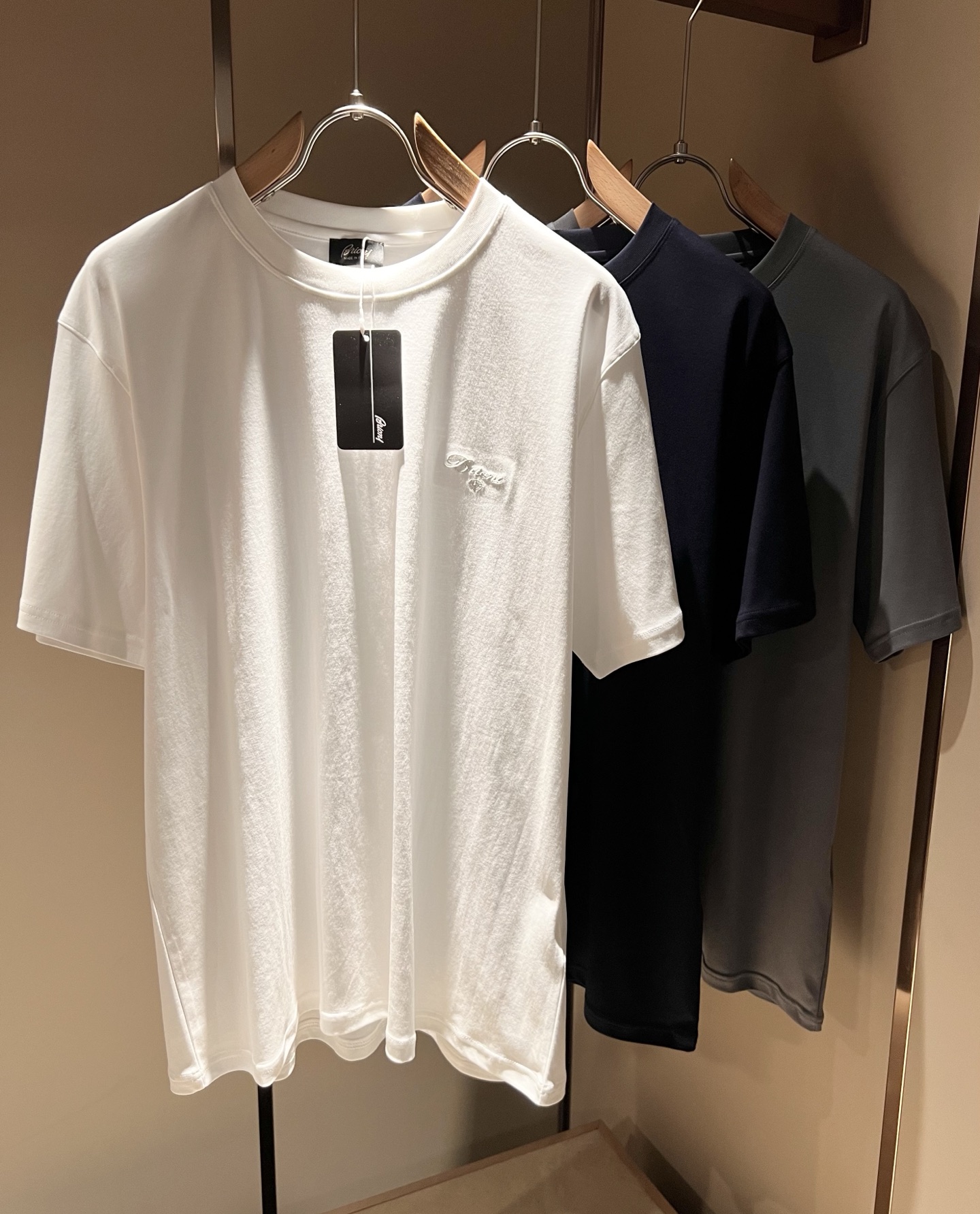  布里奥尼 Brioni 2025春夏男士最新的贸易订单短袖T恤，全品相！！网红款！采用logo图案刺绣