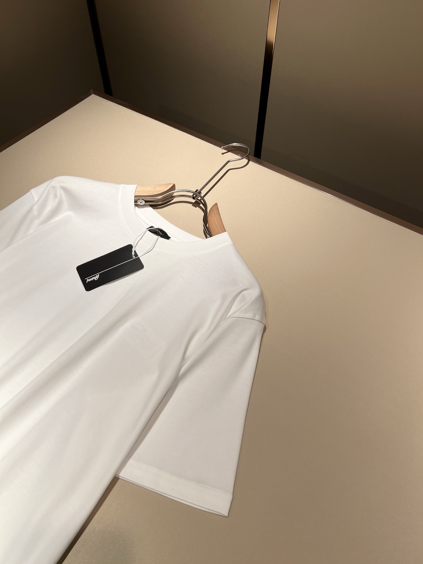  布里奥尼 Brioni 2025春夏男士最新的贸易订单短袖T恤，全品相！！网红款！采用logo图案刺绣