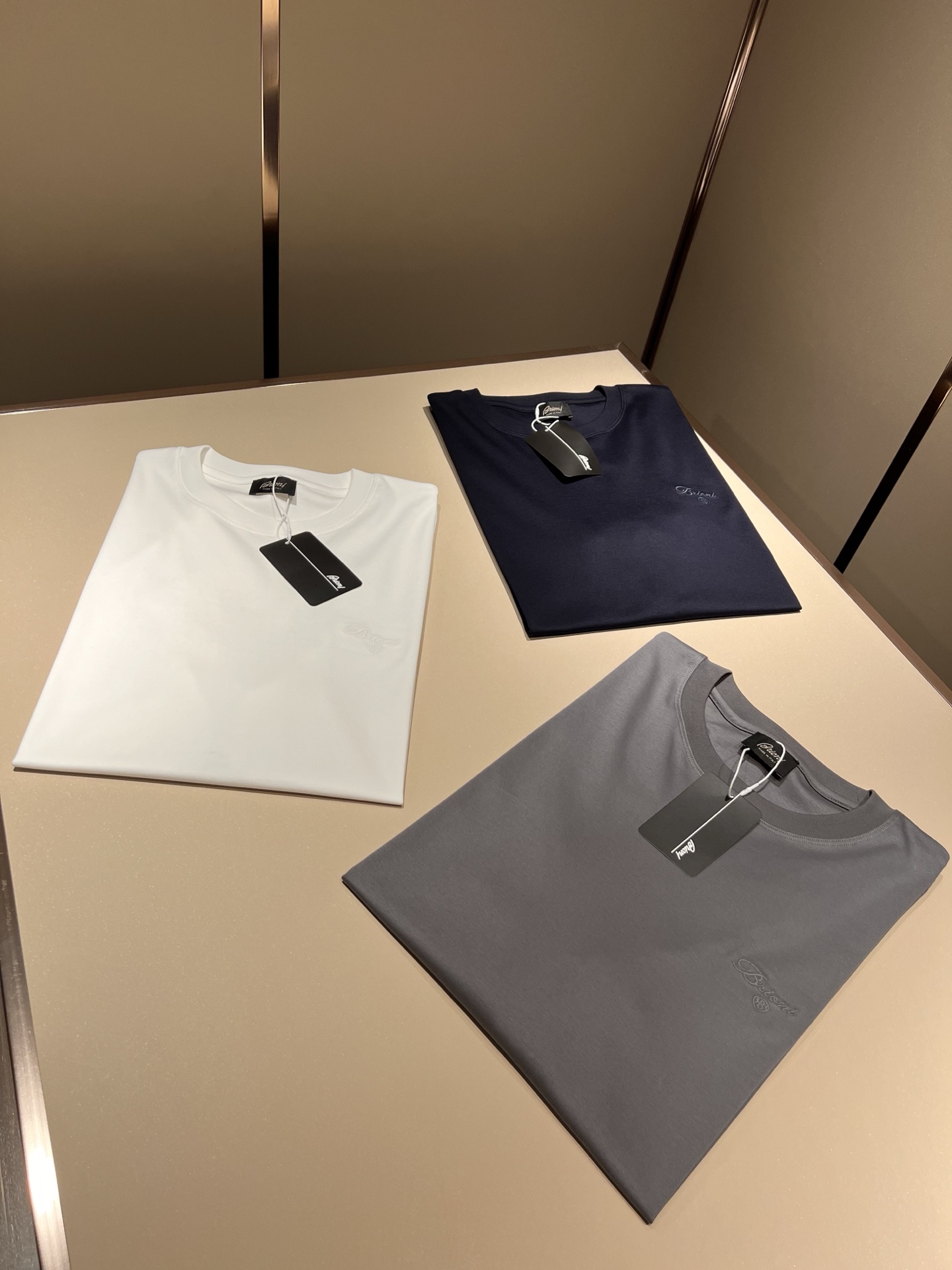  布里奥尼 Brioni 2025春夏男士最新的贸易订单短袖T恤，全品相！！网红款！采用logo图案刺绣