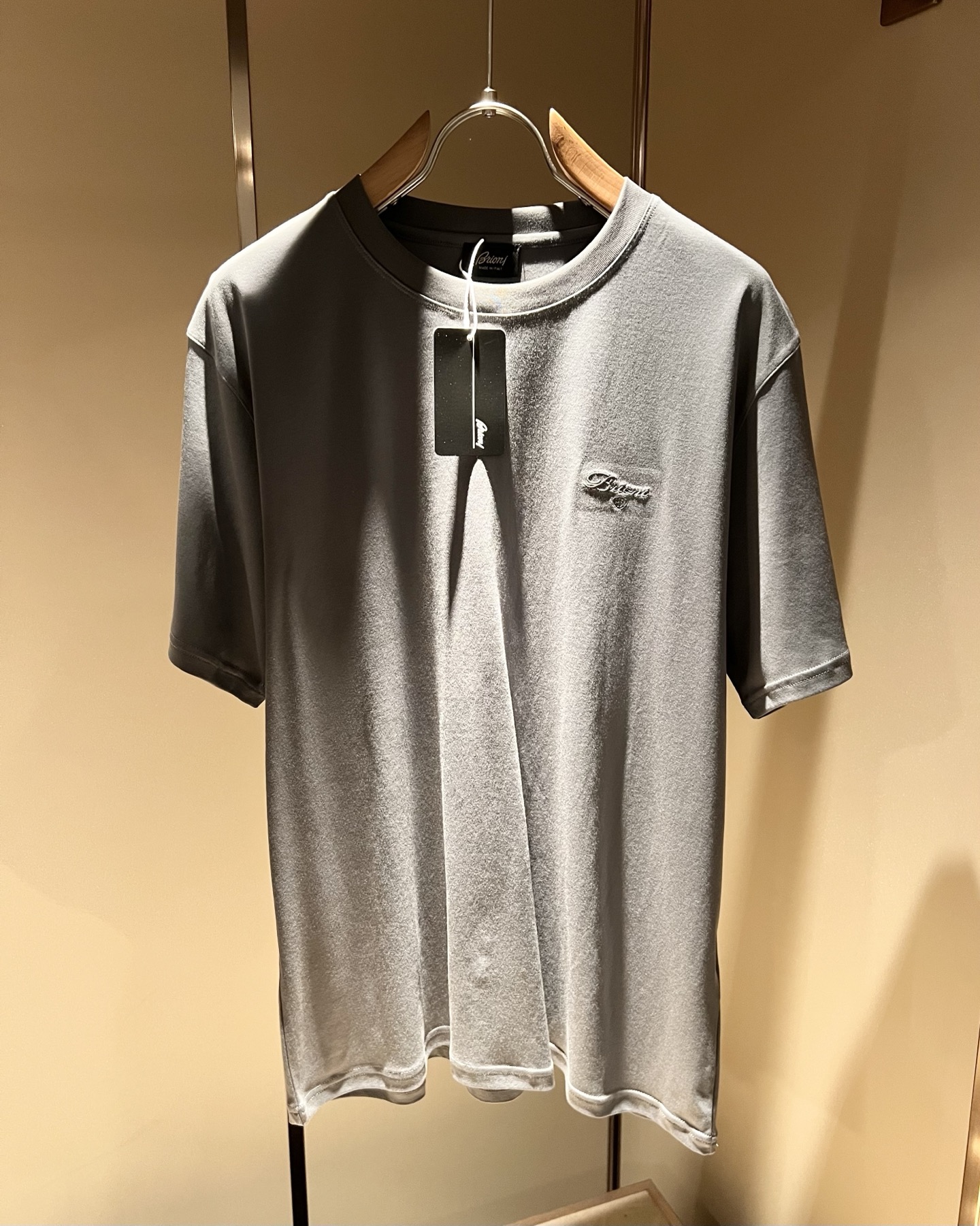  布里奥尼 Brioni 2025春夏男士最新的贸易订单短袖T恤，全品相！！网红款！采用logo图案刺绣