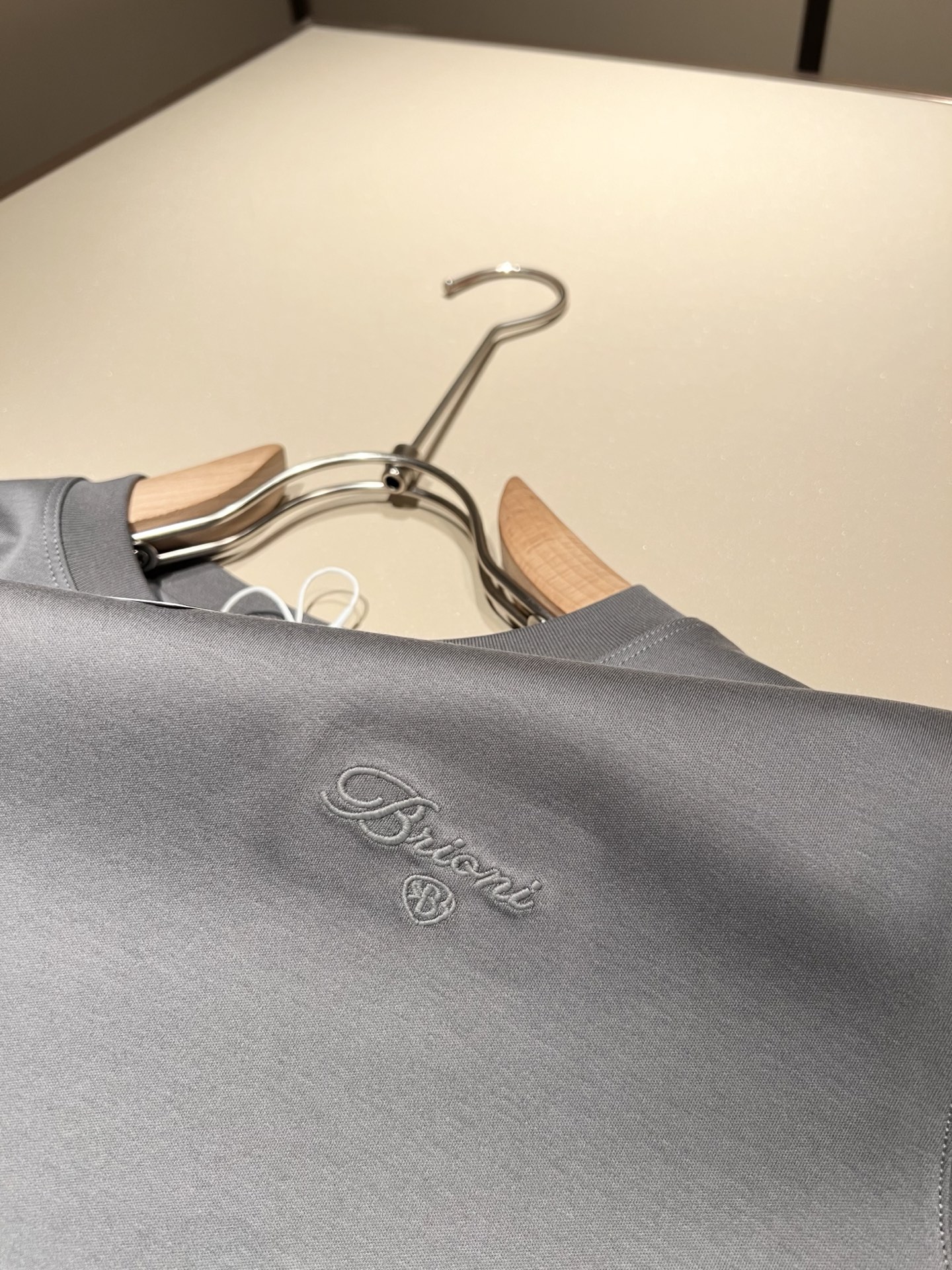  布里奥尼 Brioni 2025春夏男士最新的贸易订单短袖T恤，全品相！！网红款！采用logo图案刺绣