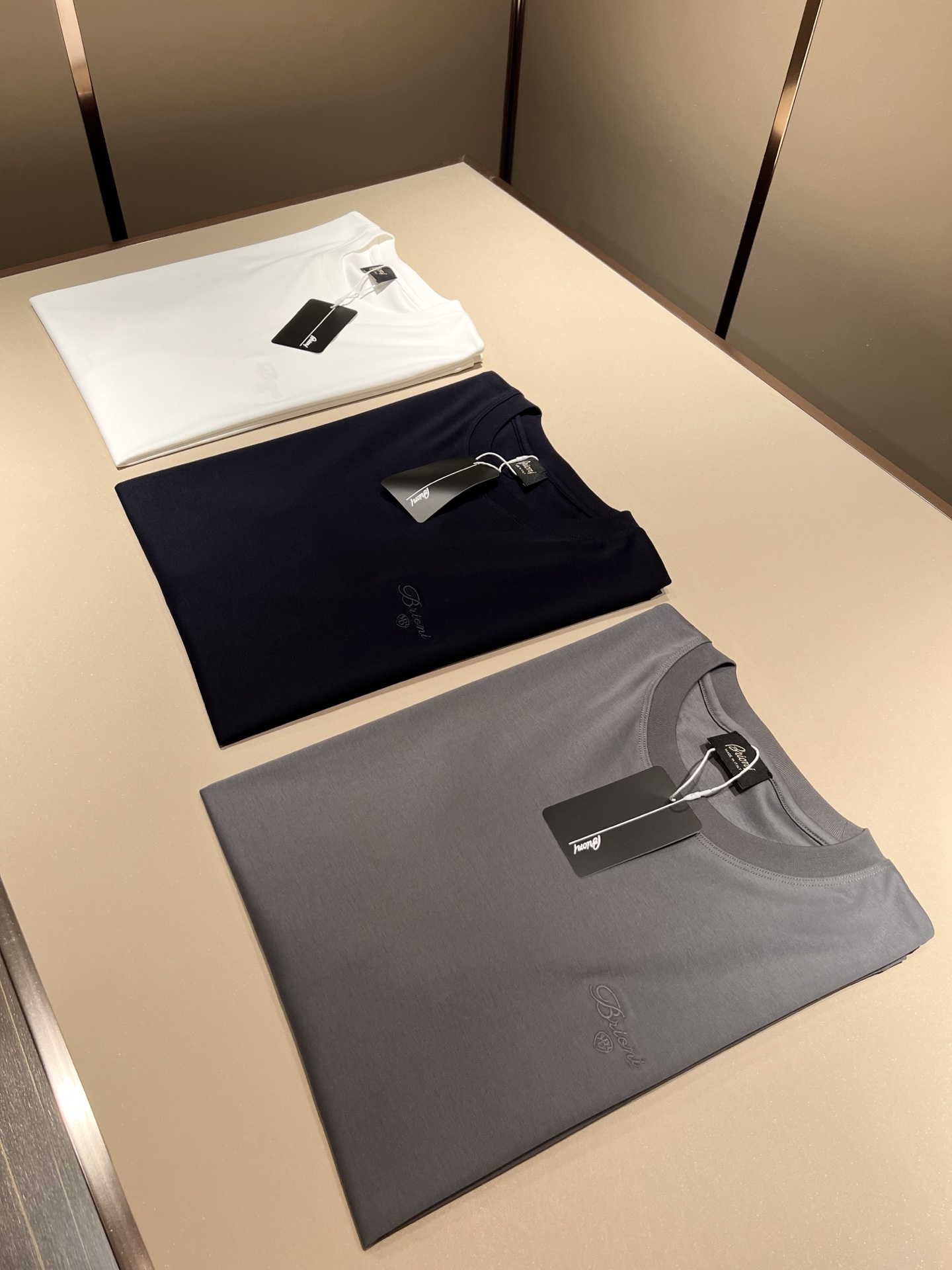  布里奥尼 Brioni 2025春夏男士最新的贸易订单短袖T恤，全品相！！网红款！采用logo图案刺绣