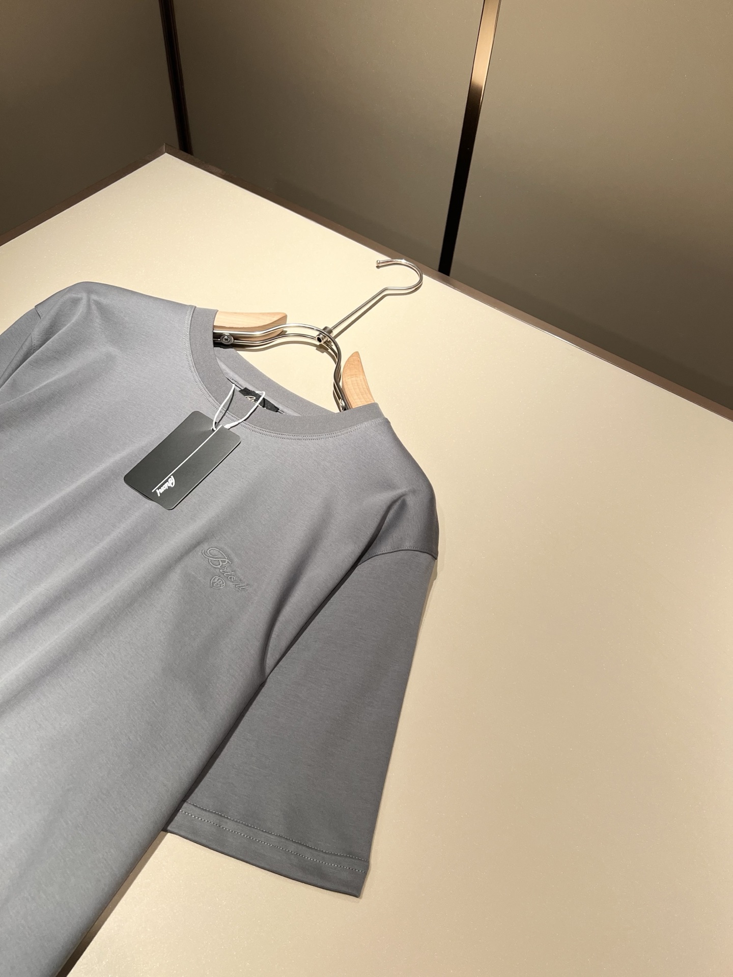  布里奥尼 Brioni 2025春夏男士最新的贸易订单短袖T恤，全品相！！网红款！采用logo图案刺绣