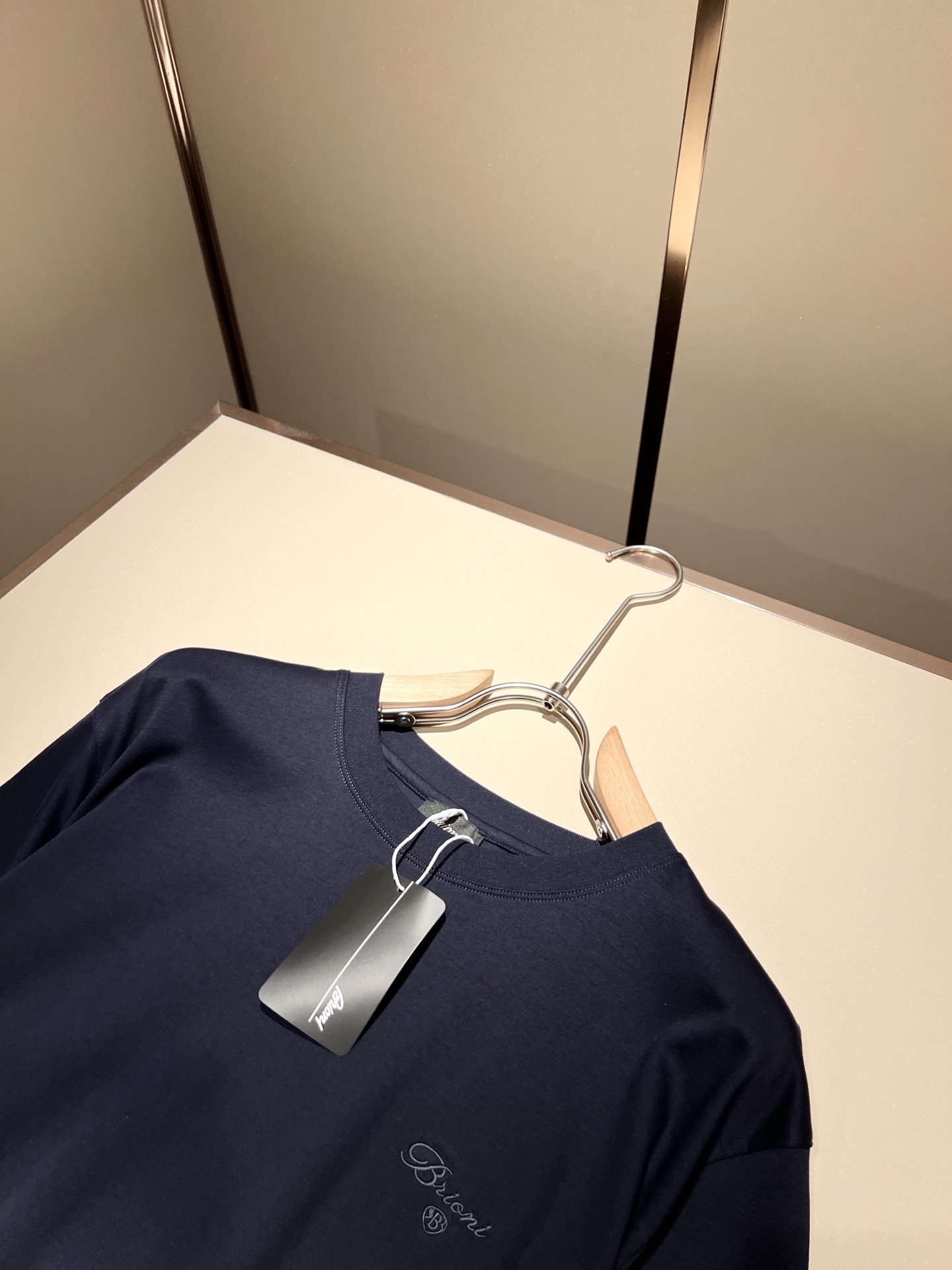  布里奥尼 Brioni 2025春夏男士最新的贸易订单短袖T恤，全品相！！网红款！采用logo图案刺绣