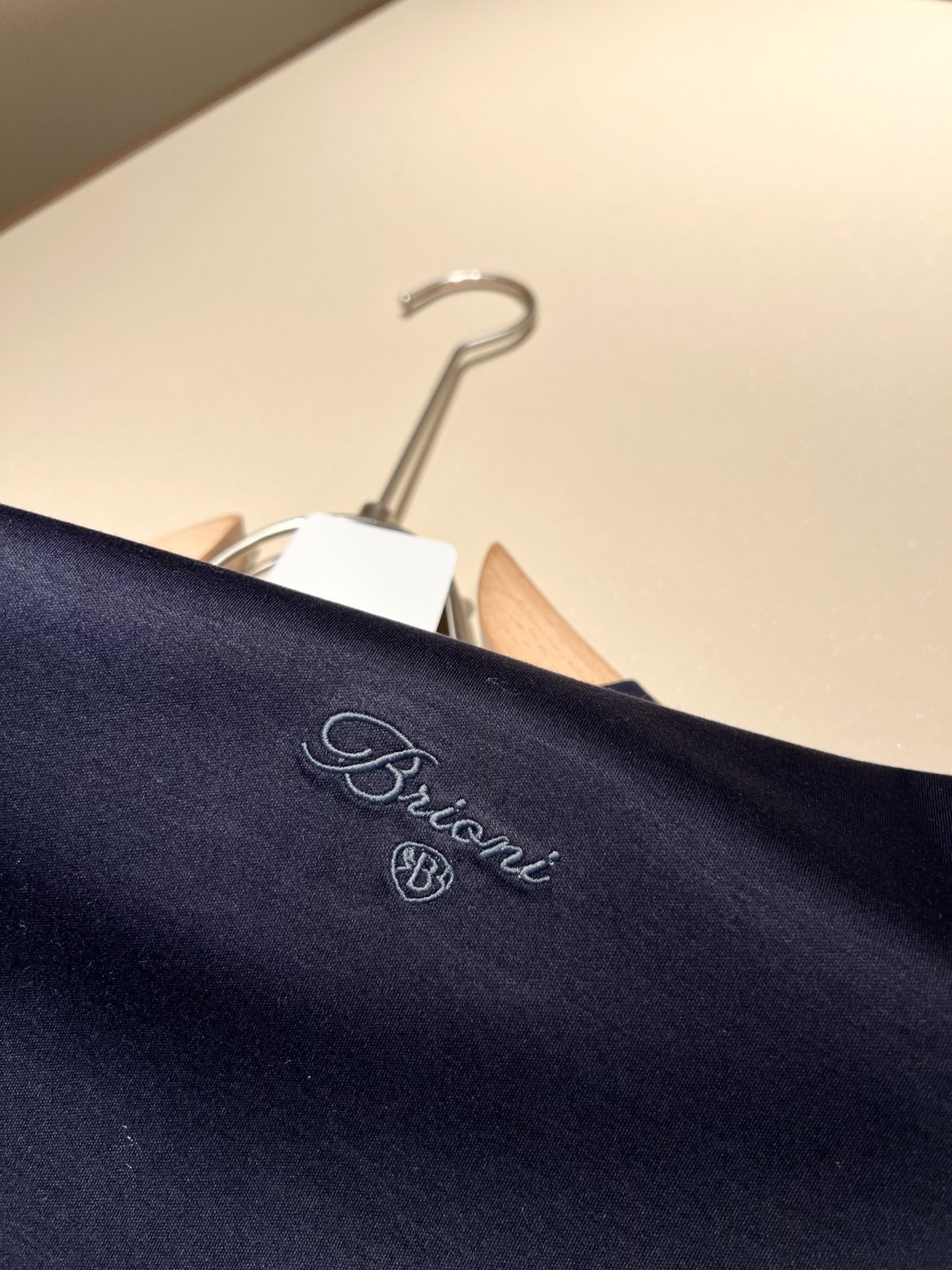  布里奥尼 Brioni 2025春夏男士最新的贸易订单短袖T恤，全品相！！网红款！采用logo图案刺绣