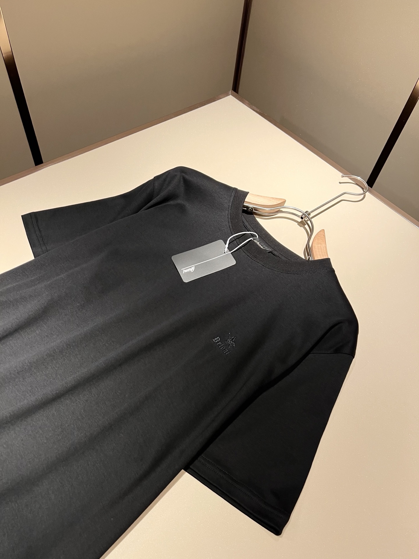  布里奥尼 Brioni 2025春夏男士最新的贸易订单短袖T恤，全品相！！网红款！采用logo图案刺绣