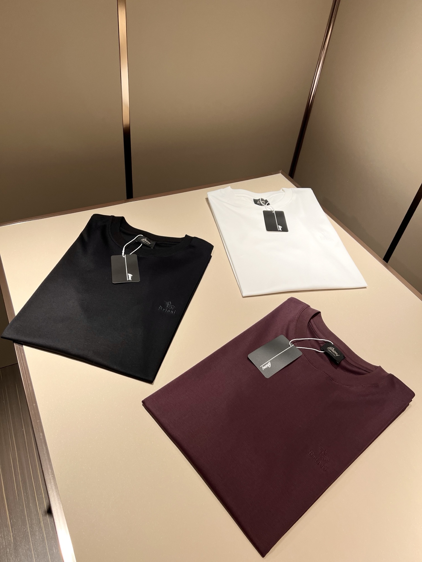  布里奥尼 Brioni 2025春夏男士最新的贸易订单短袖T恤，全品相！！网红款！采用logo图案刺绣