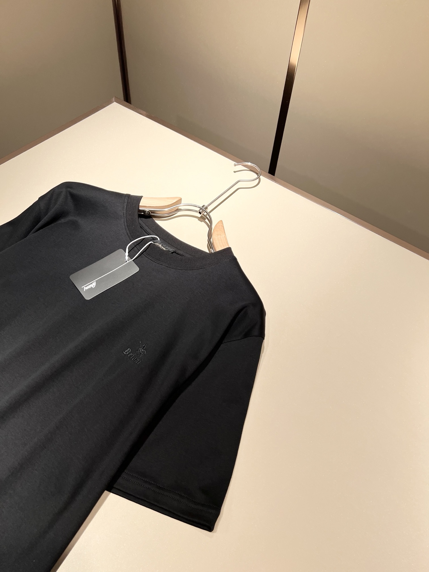  布里奥尼 Brioni 2025春夏男士最新的贸易订单短袖T恤，全品相！！网红款！采用logo图案刺绣