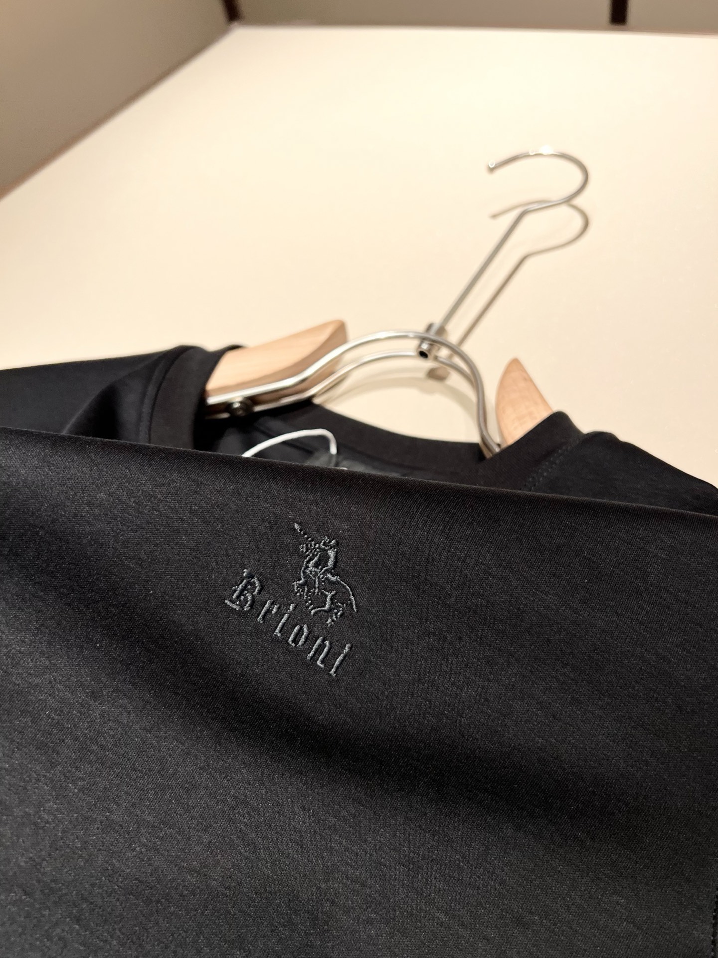  布里奥尼 Brioni 2025春夏男士最新的贸易订单短袖T恤，全品相！！网红款！采用logo图案刺绣