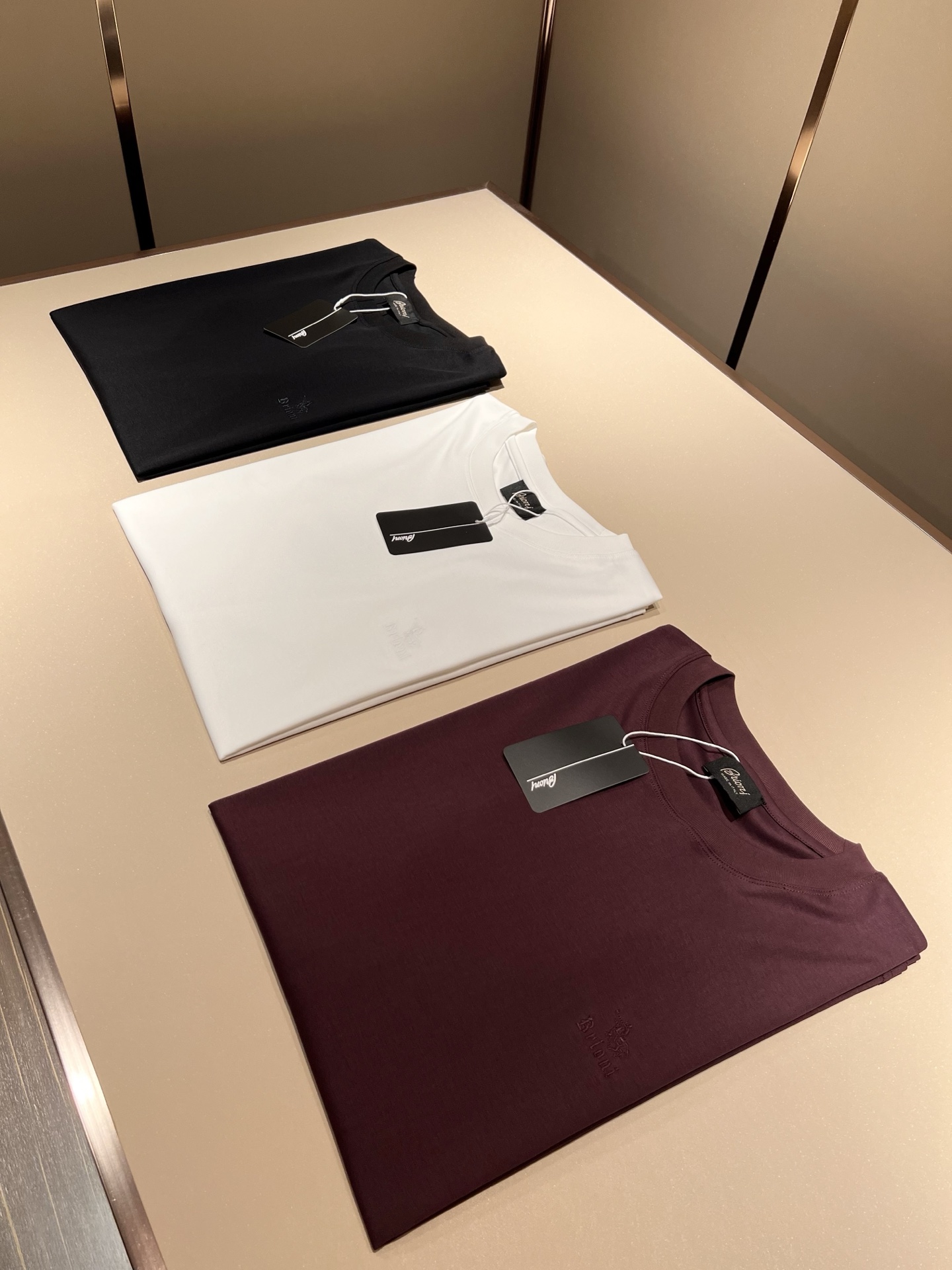  布里奥尼 Brioni 2025春夏男士最新的贸易订单短袖T恤，全品相！！网红款！采用logo图案刺绣