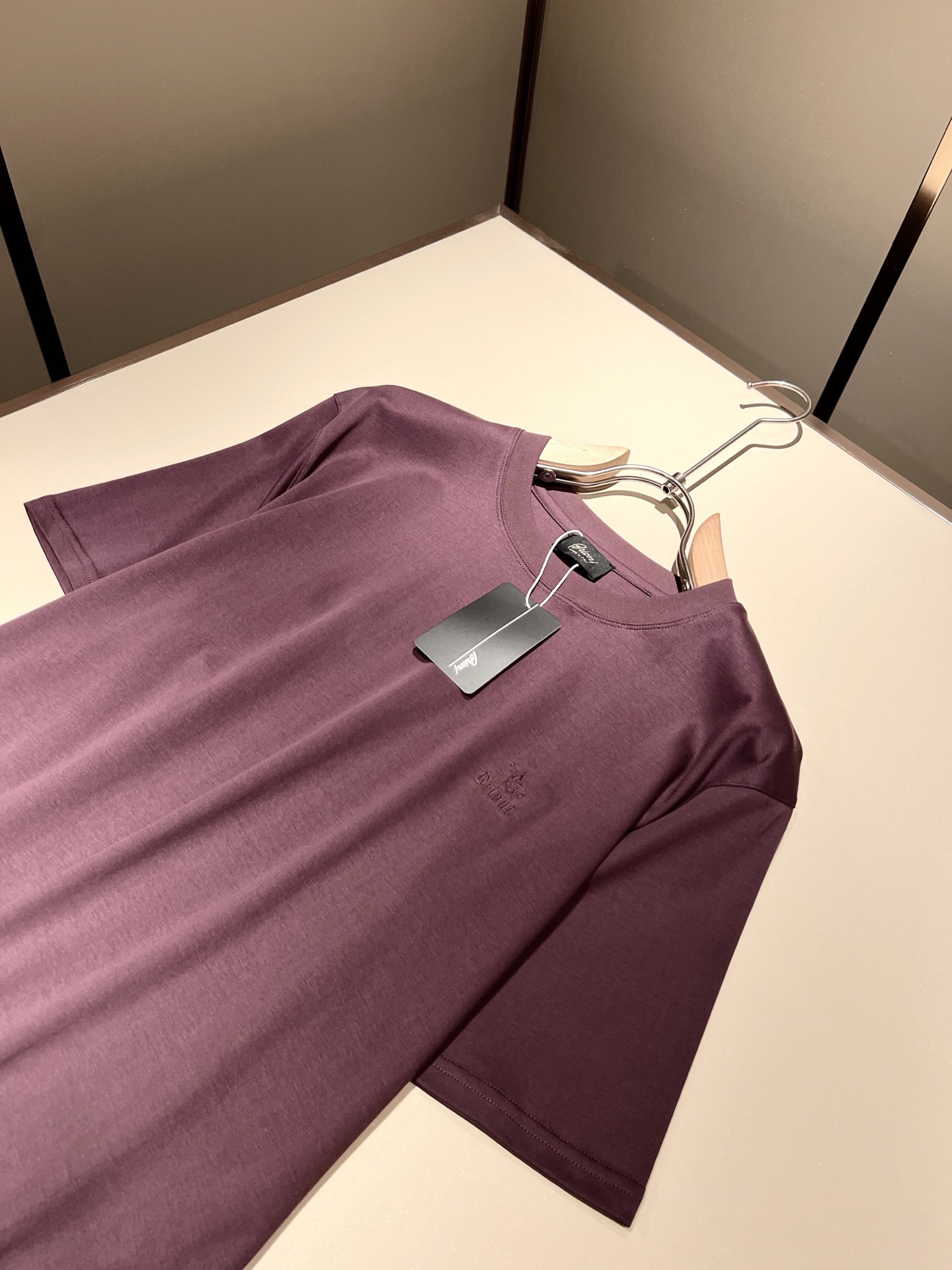  布里奥尼 Brioni 2025春夏男士最新的贸易订单短袖T恤，全品相！！网红款！采用logo图案刺绣