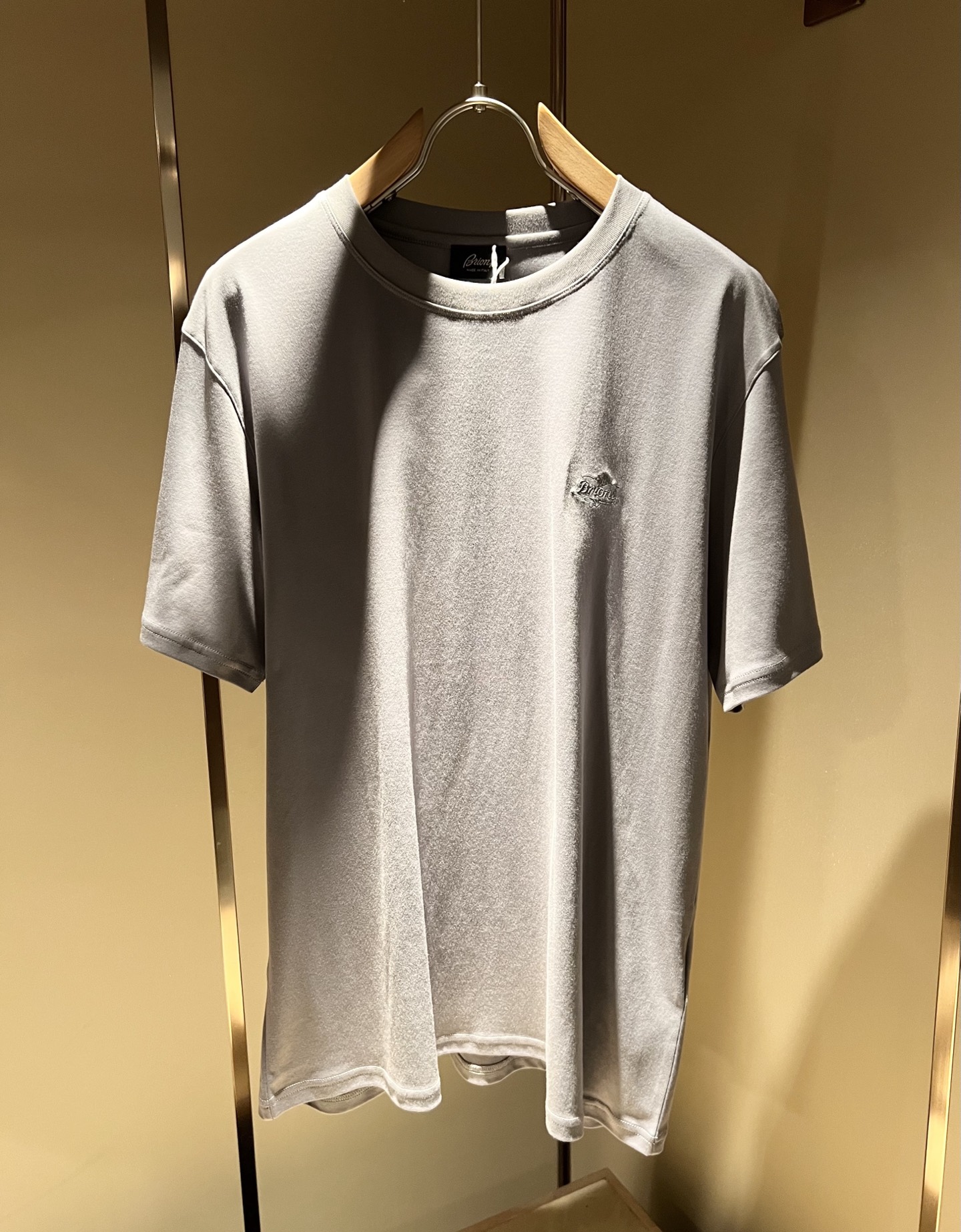  布里奥尼 Brioni 2025春夏男士最新的贸易订单短袖T恤，全品相！！网红款！采用logo图案刺绣