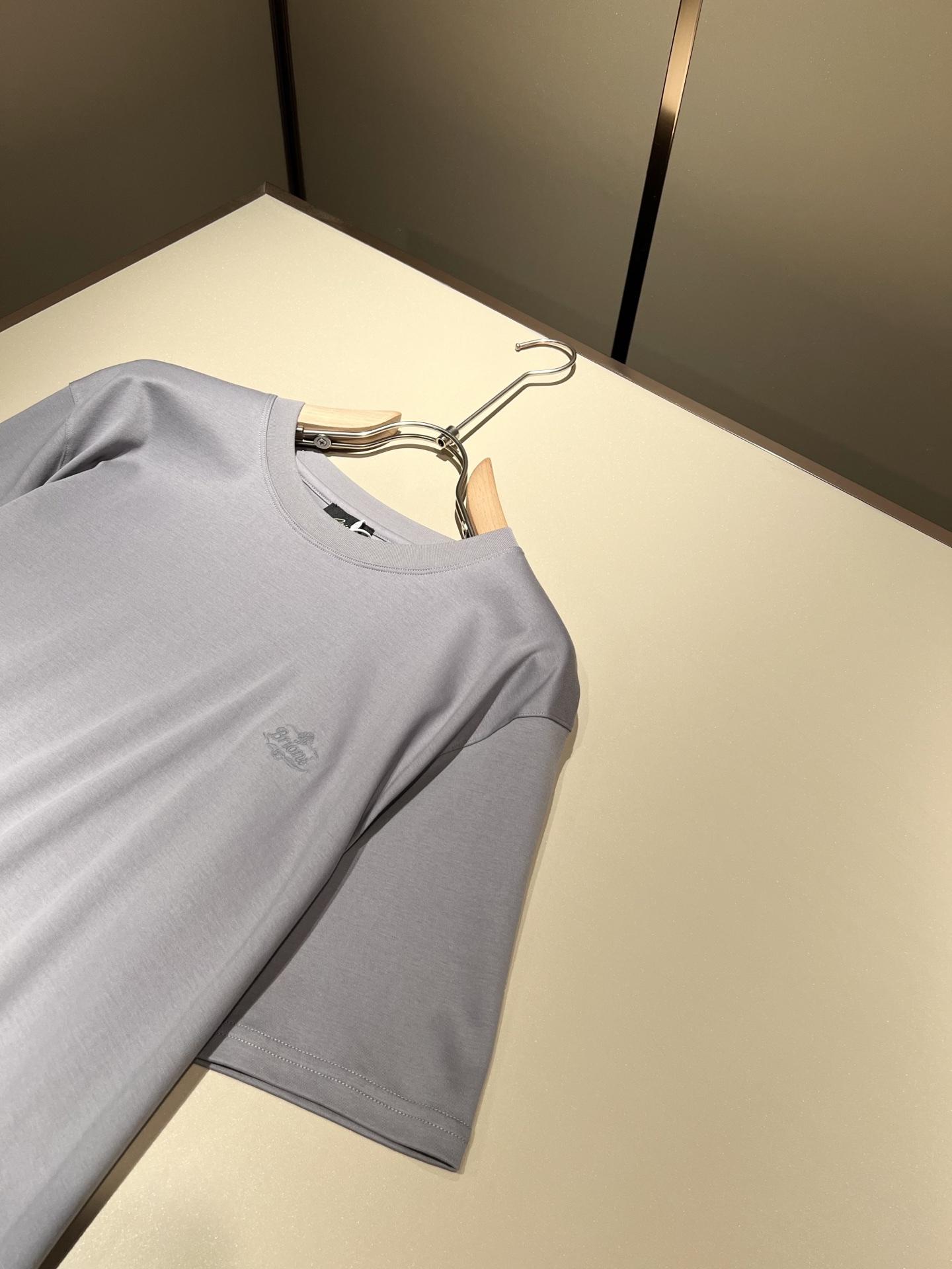  布里奥尼 Brioni 2025春夏男士最新的贸易订单短袖T恤，全品相！！网红款！采用logo图案刺绣