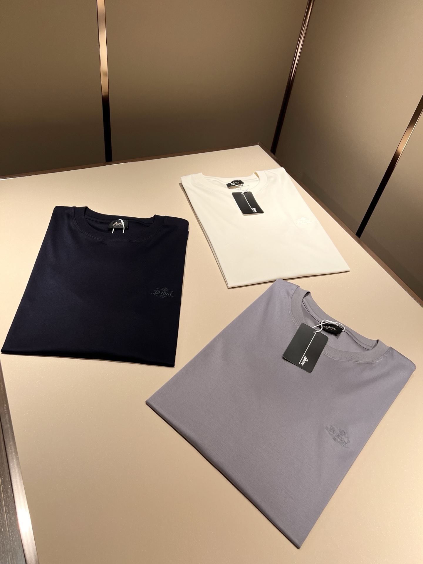  布里奥尼 Brioni 2025春夏男士最新的贸易订单短袖T恤，全品相！！网红款！采用logo图案刺绣