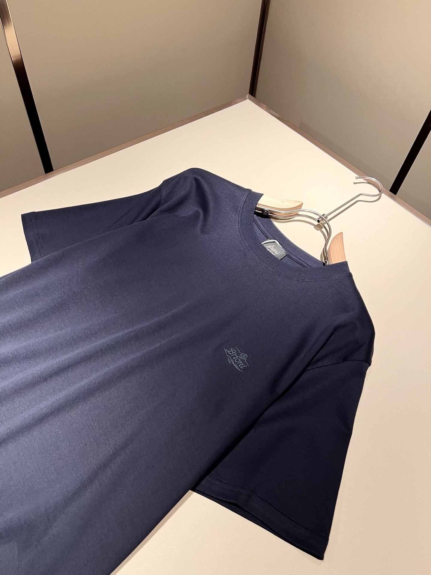  布里奥尼 Brioni 2025春夏男士最新的贸易订单短袖T恤，全品相！！网红款！采用logo图案刺绣