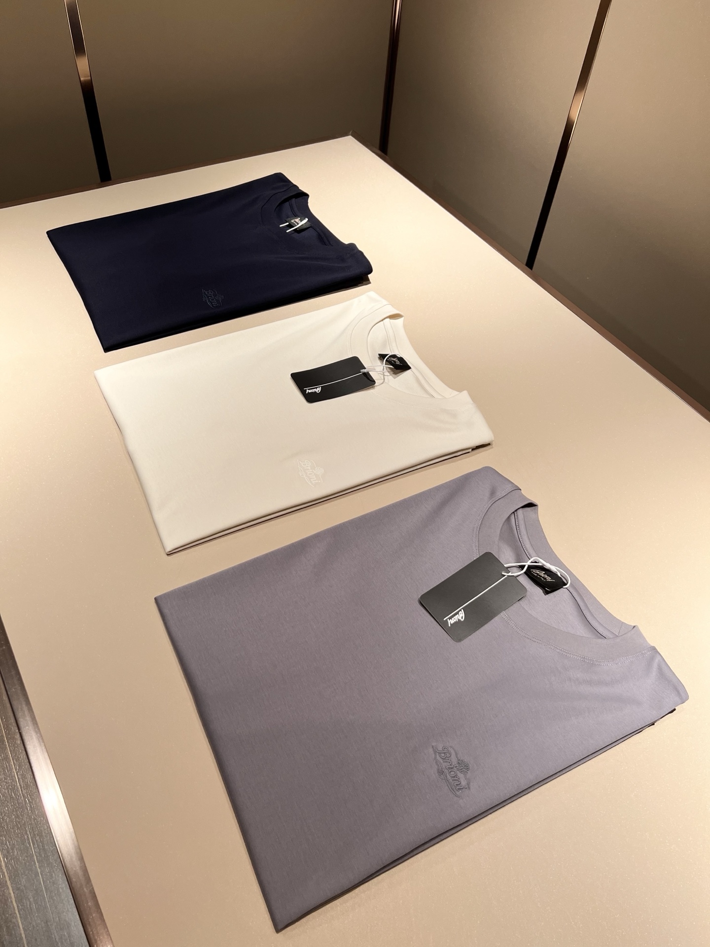  布里奥尼 Brioni 2025春夏男士最新的贸易订单短袖T恤，全品相！！网红款！采用logo图案刺绣