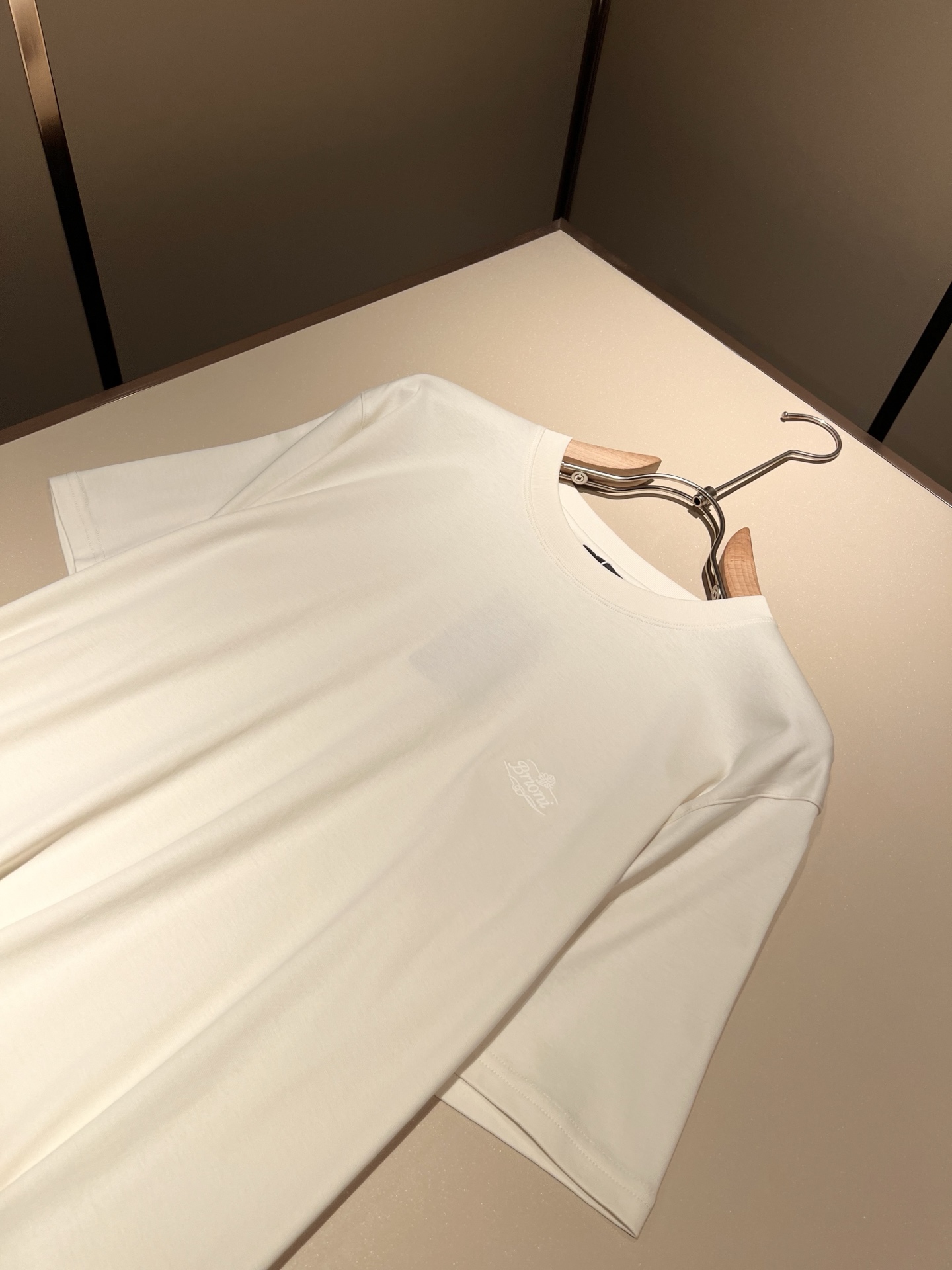  布里奥尼 Brioni 2025春夏男士最新的贸易订单短袖T恤，全品相！！网红款！采用logo图案刺绣