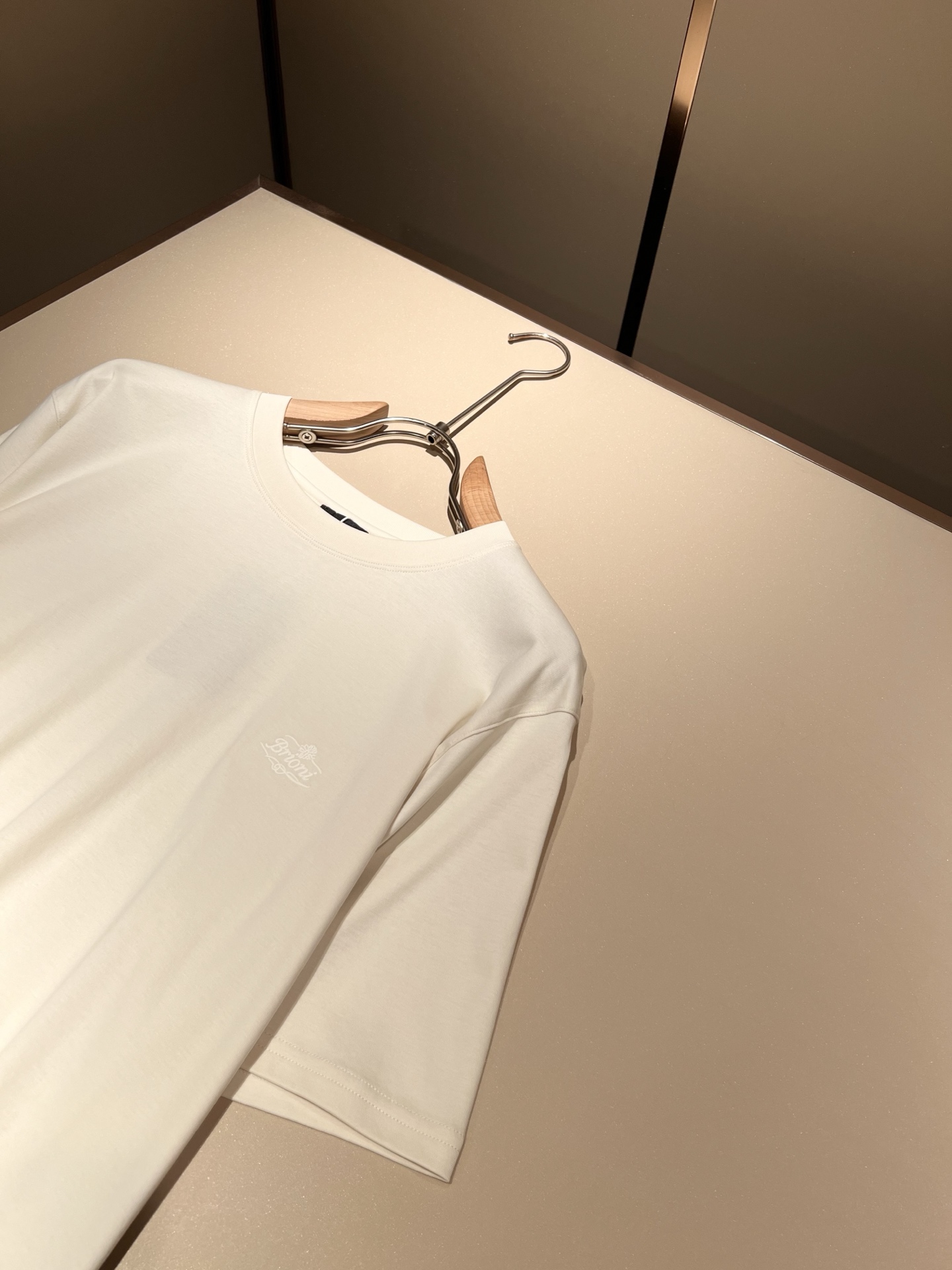  布里奥尼 Brioni 2025春夏男士最新的贸易订单短袖T恤，全品相！！网红款！采用logo图案刺绣