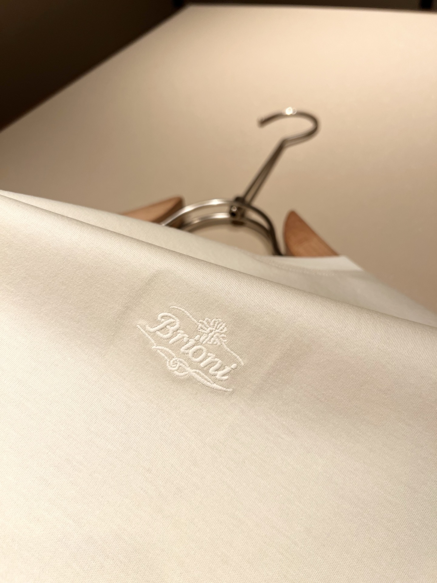  布里奥尼 Brioni 2025春夏男士最新的贸易订单短袖T恤，全品相！！网红款！采用logo图案刺绣