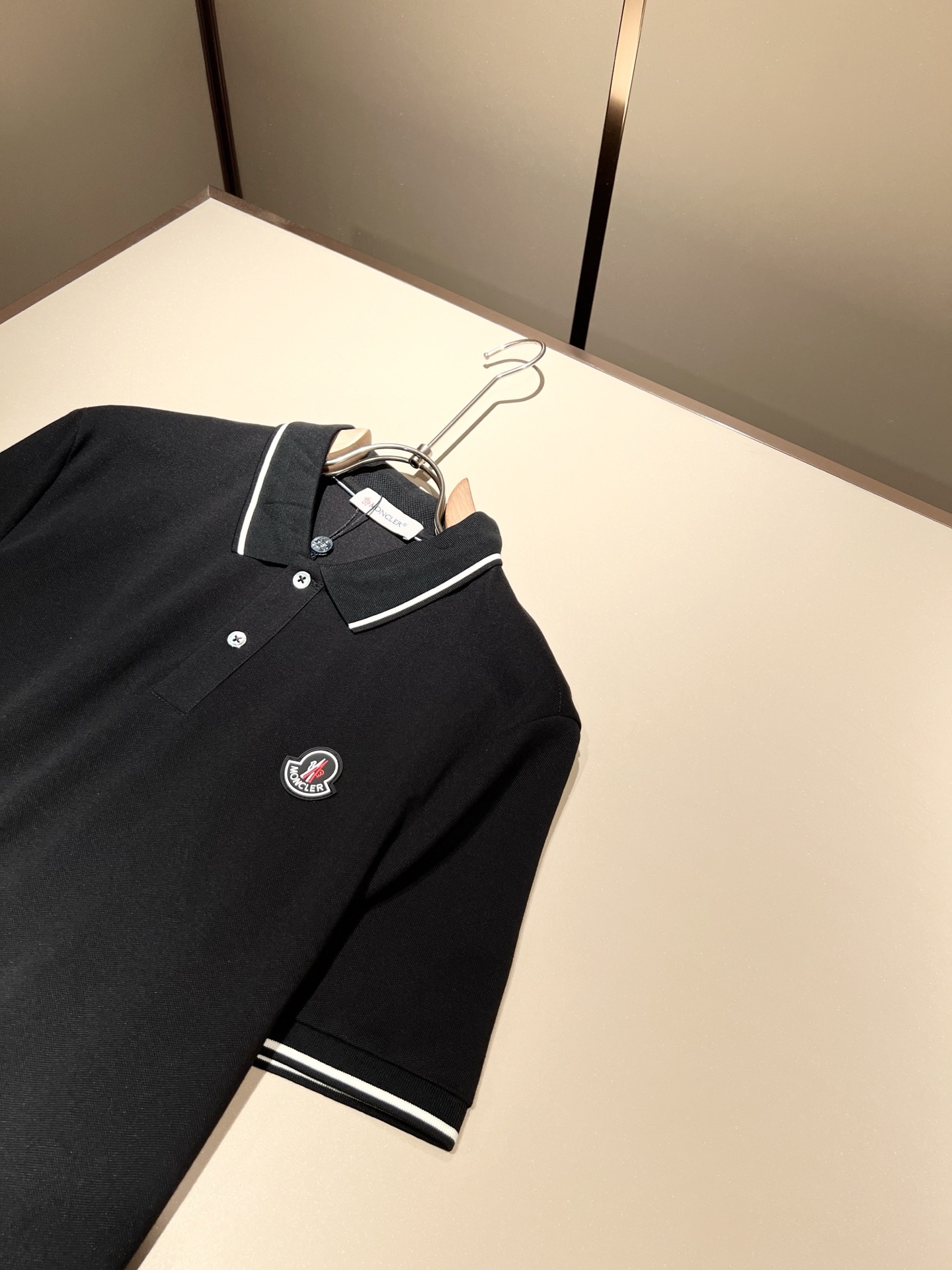  MON蒙**口2025春夏新款男士原单男士短袖POLO衫，贸易公司货，官网同步发售！此类型的基础单品是