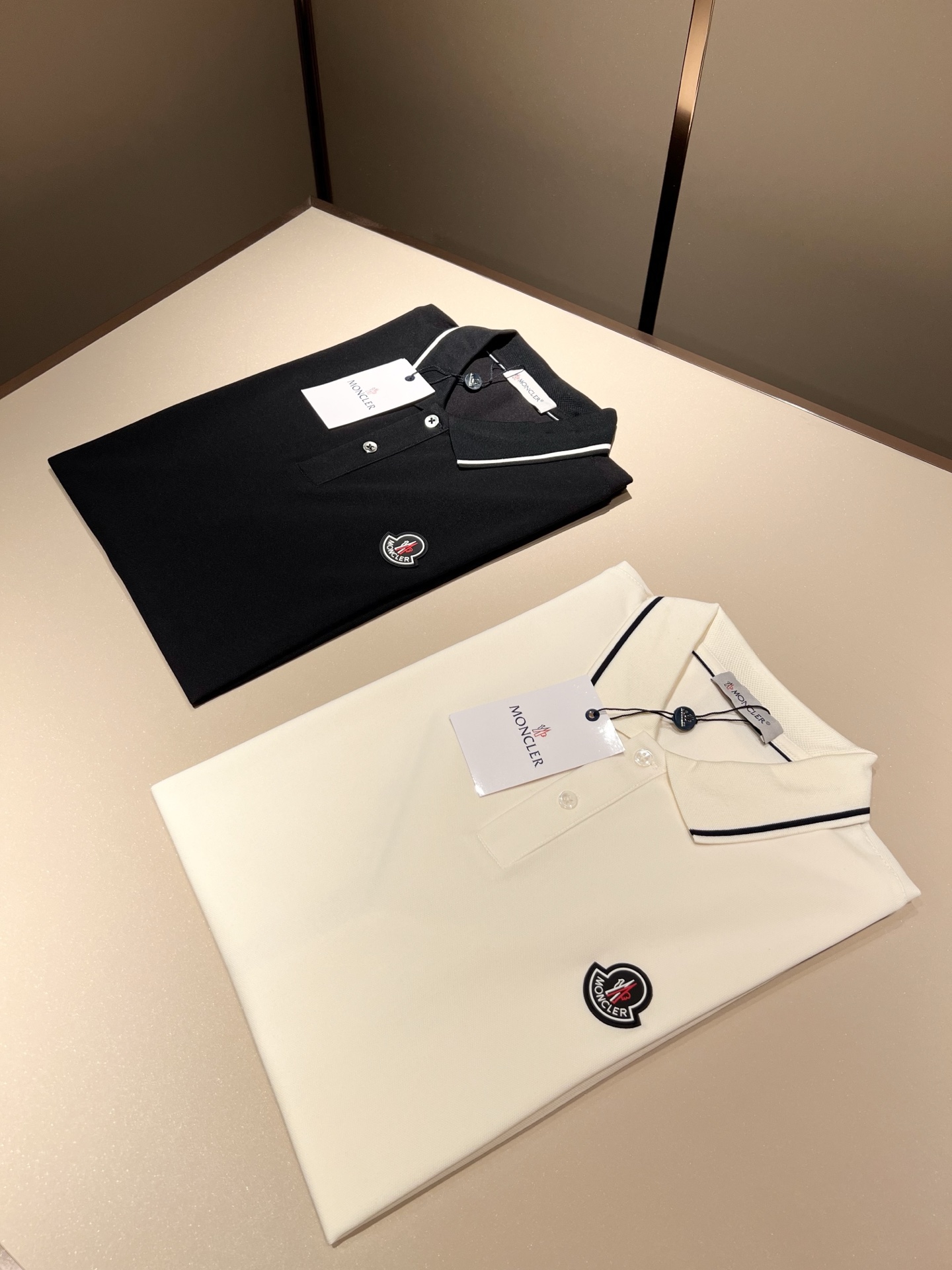  MON蒙**口2025春夏新款男士原单男士短袖POLO衫，贸易公司货，官网同步发售！此类型的基础单品是
