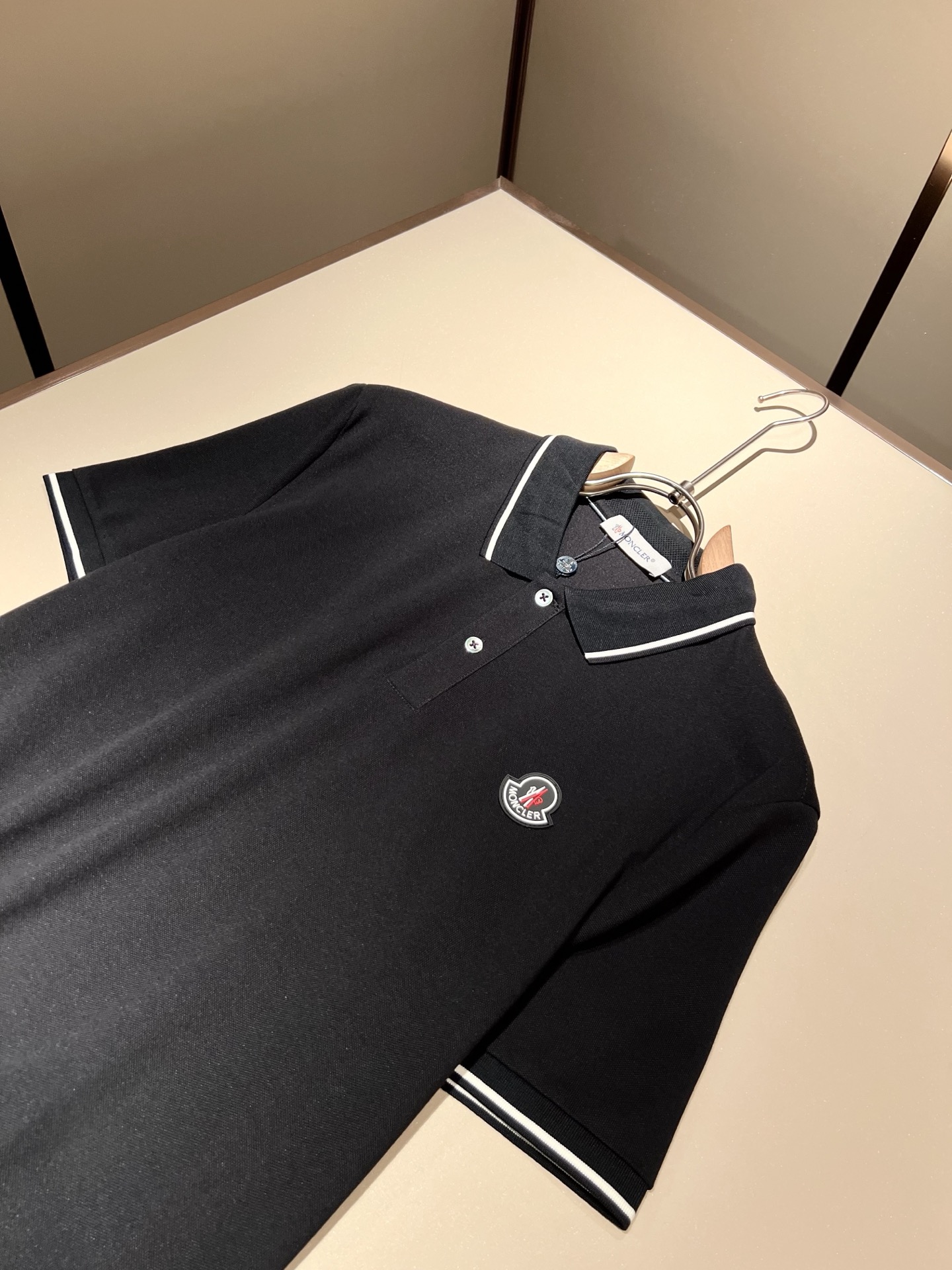  MON蒙**口2025春夏新款男士原单男士短袖POLO衫，贸易公司货，官网同步发售！此类型的基础单品是