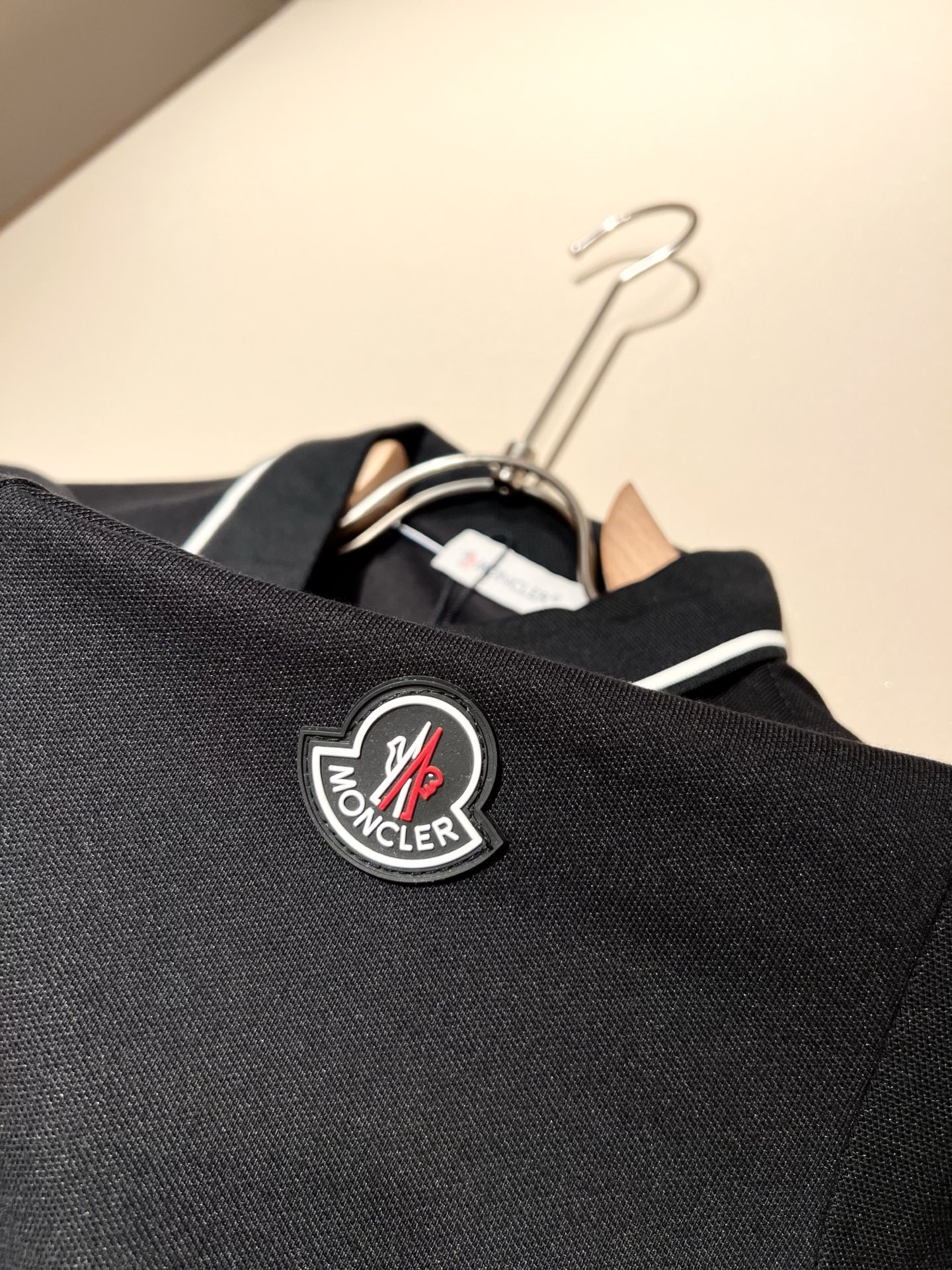  MON蒙**口2025春夏新款男士原单男士短袖POLO衫，贸易公司货，官网同步发售！此类型的基础单品是