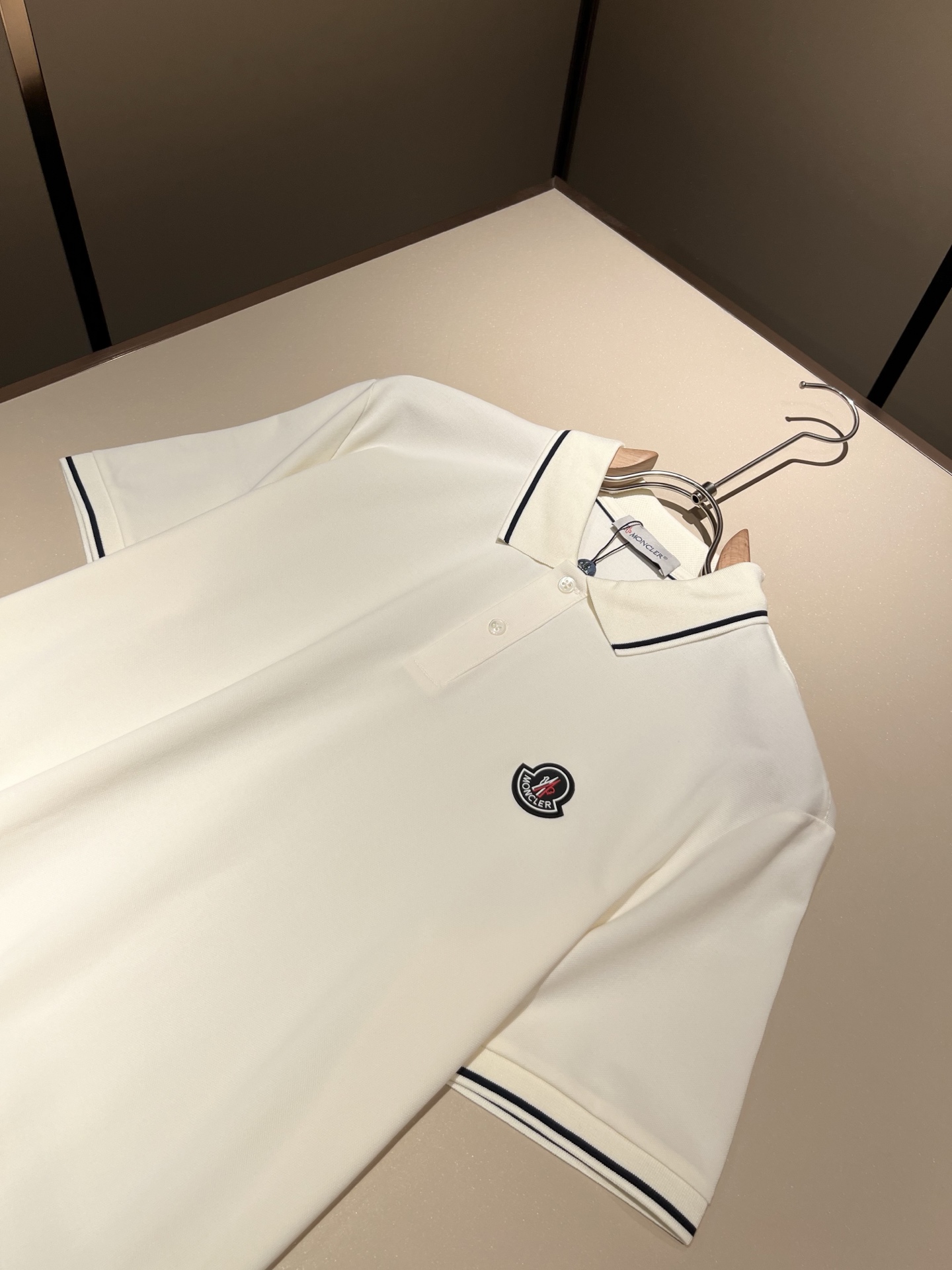  MON蒙**口2025春夏新款男士原单男士短袖POLO衫，贸易公司货，官网同步发售！此类型的基础单品是