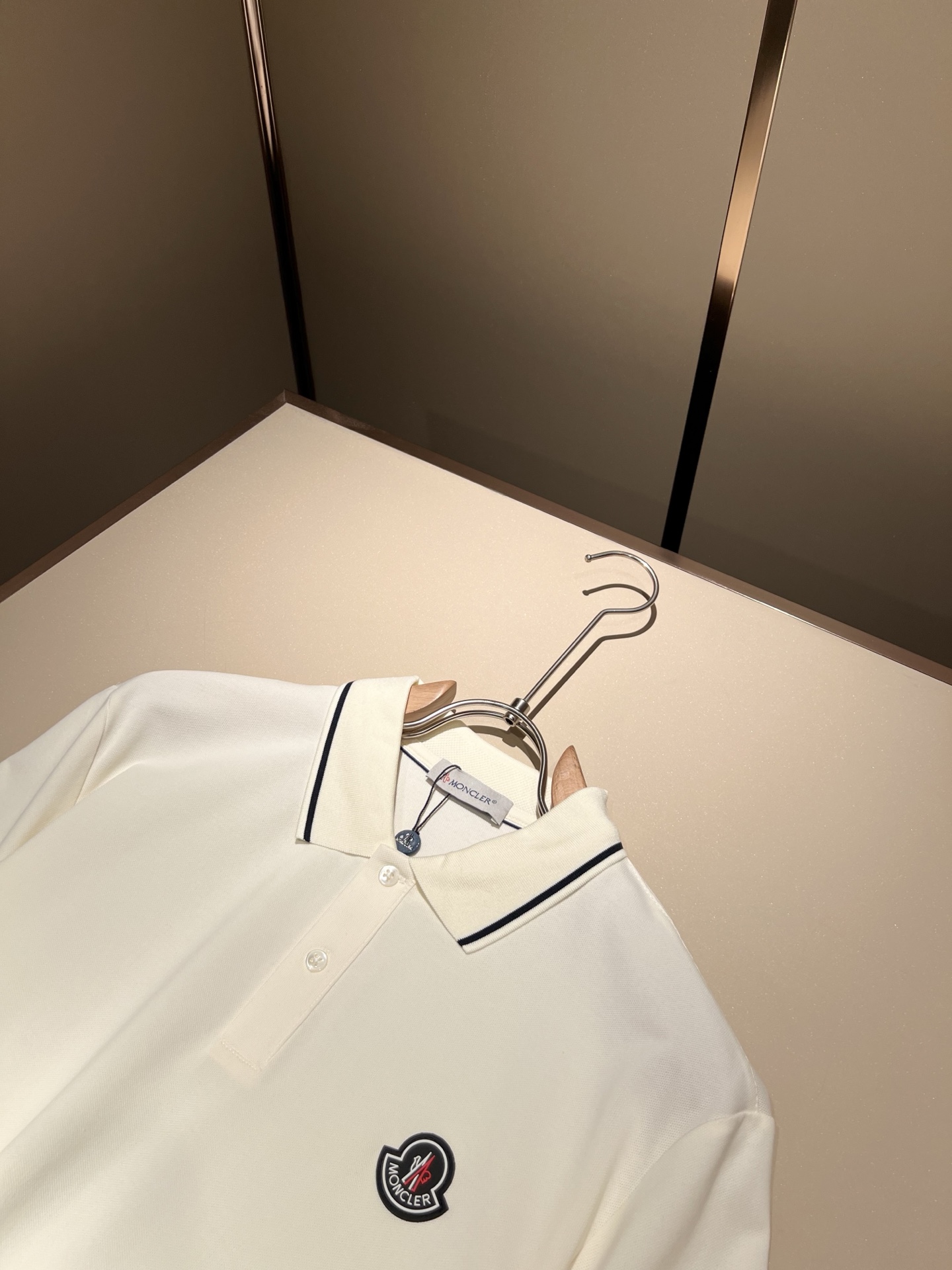  MON蒙**口2025春夏新款男士原单男士短袖POLO衫，贸易公司货，官网同步发售！此类型的基础单品是