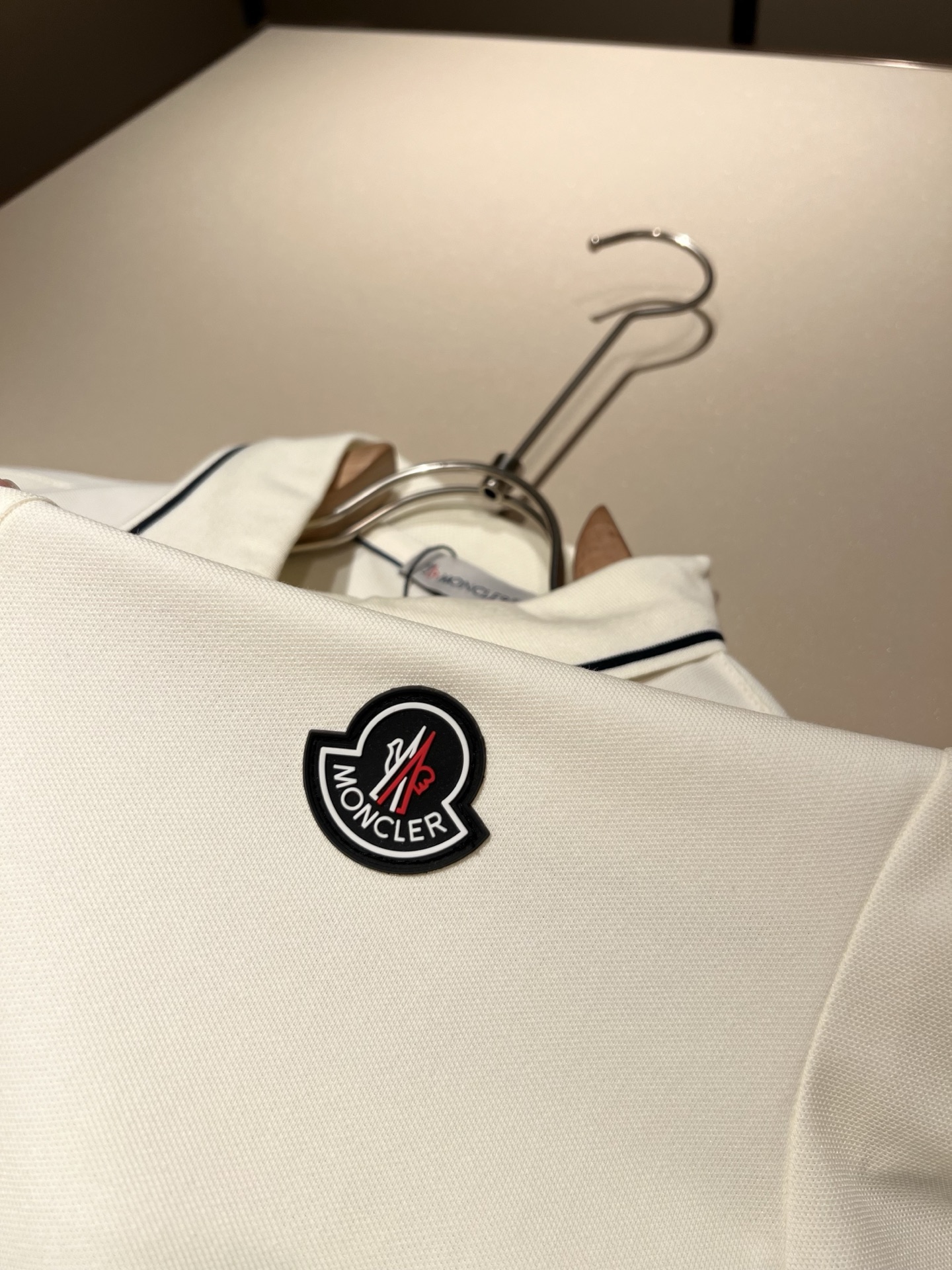  MON蒙**口2025春夏新款男士原单男士短袖POLO衫，贸易公司货，官网同步发售！此类型的基础单品是