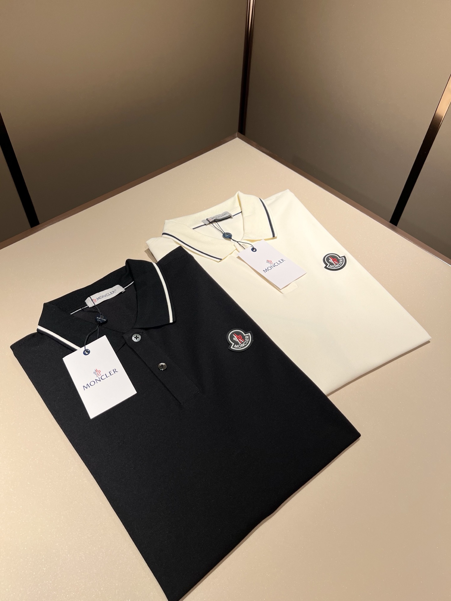  MON蒙**口2025春夏新款男士原单男士短袖POLO衫，贸易公司货，官网同步发售！此类型的基础单品是