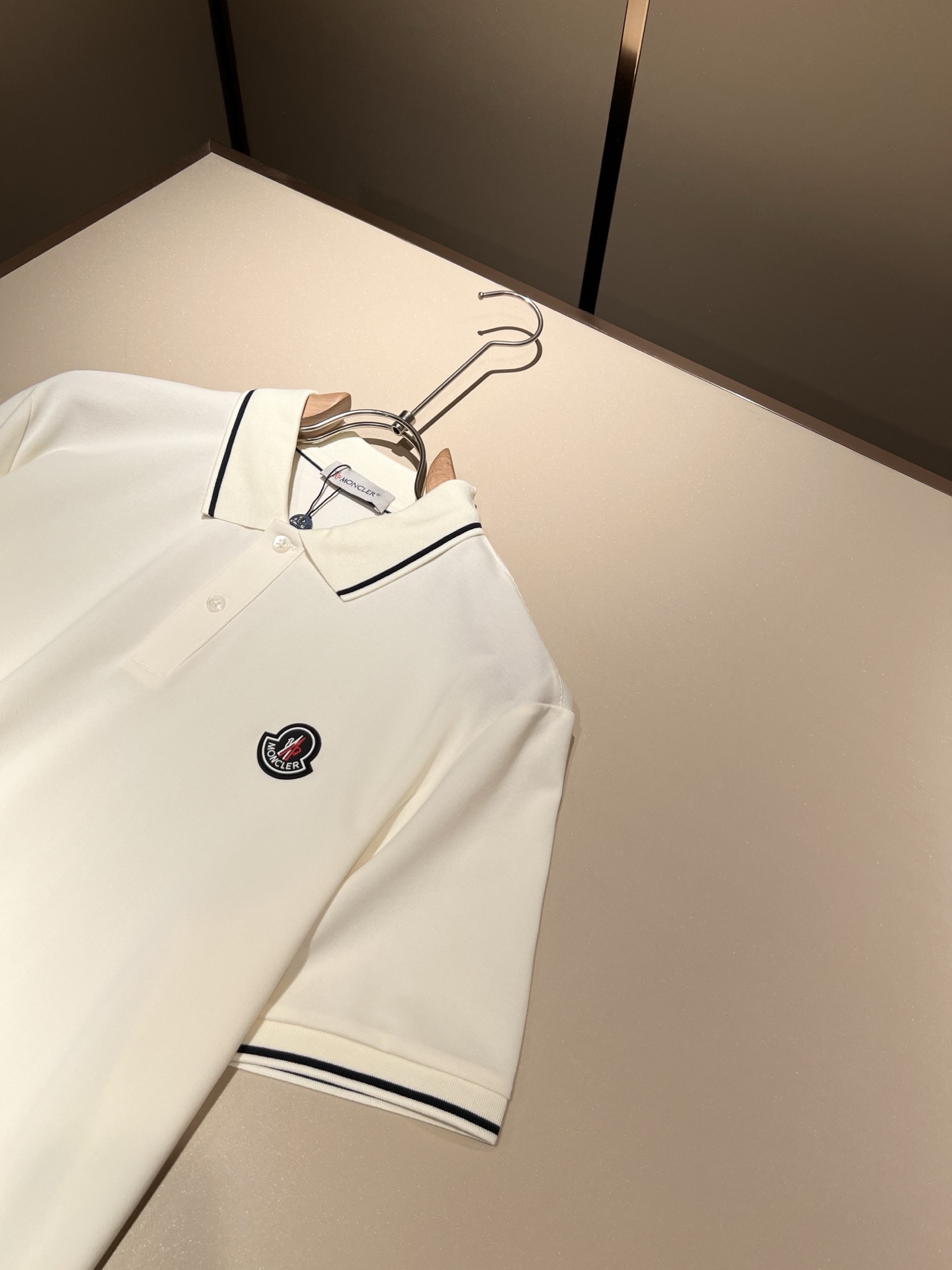  MON蒙**口2025春夏新款男士原单男士短袖POLO衫，贸易公司货，官网同步发售！此类型的基础单品是