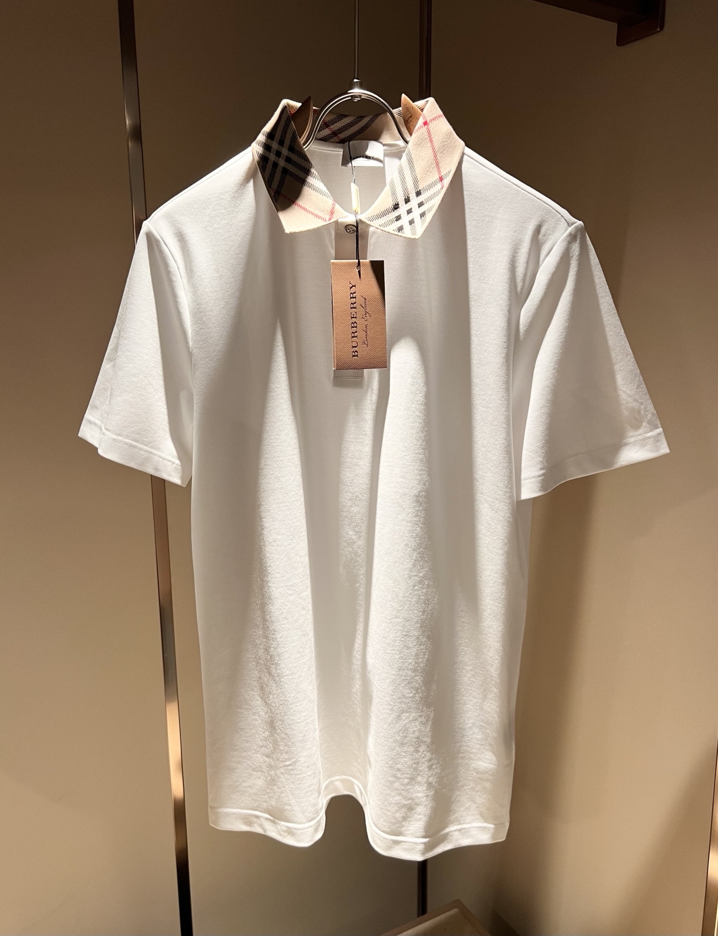  Bur*erry 巴*莉 2025春夏新款男士短袖Polo衫，品牌最新设计元素！既不单调也不复杂,恰到