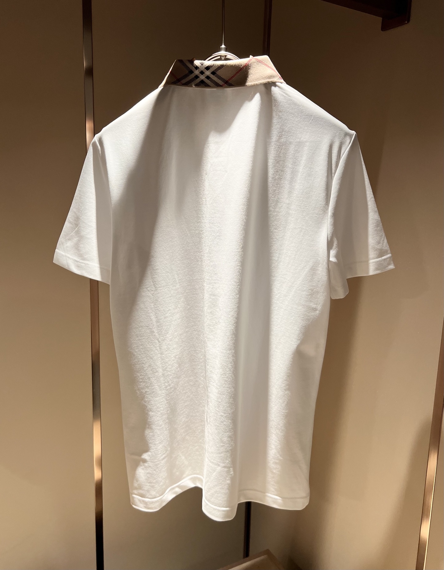  Bur*erry 巴*莉 2025春夏新款男士短袖Polo衫，品牌最新设计元素！既不单调也不复杂,恰到