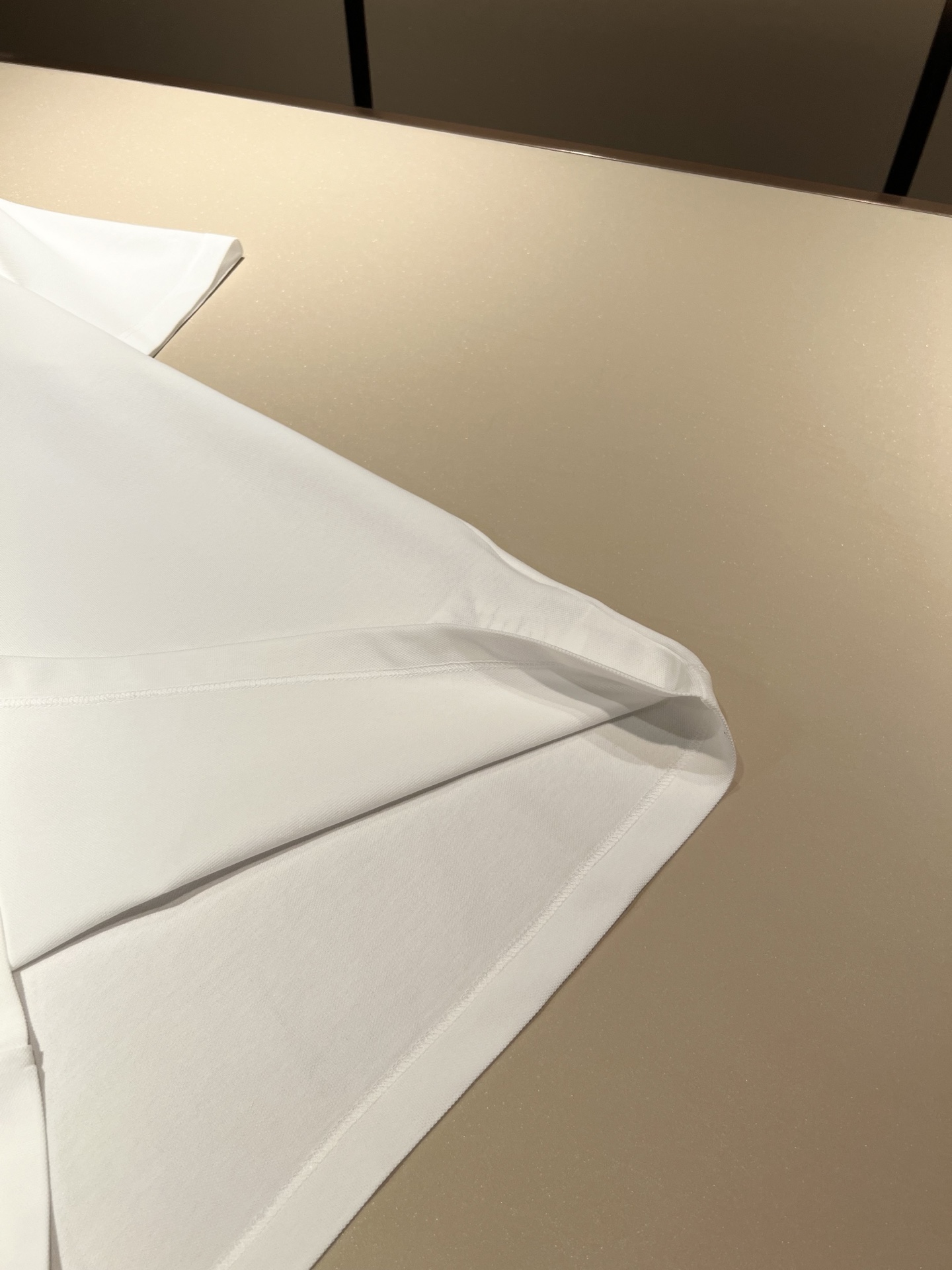  Bur*erry 巴*莉 2025春夏新款男士短袖Polo衫，品牌最新设计元素！既不单调也不复杂,恰到