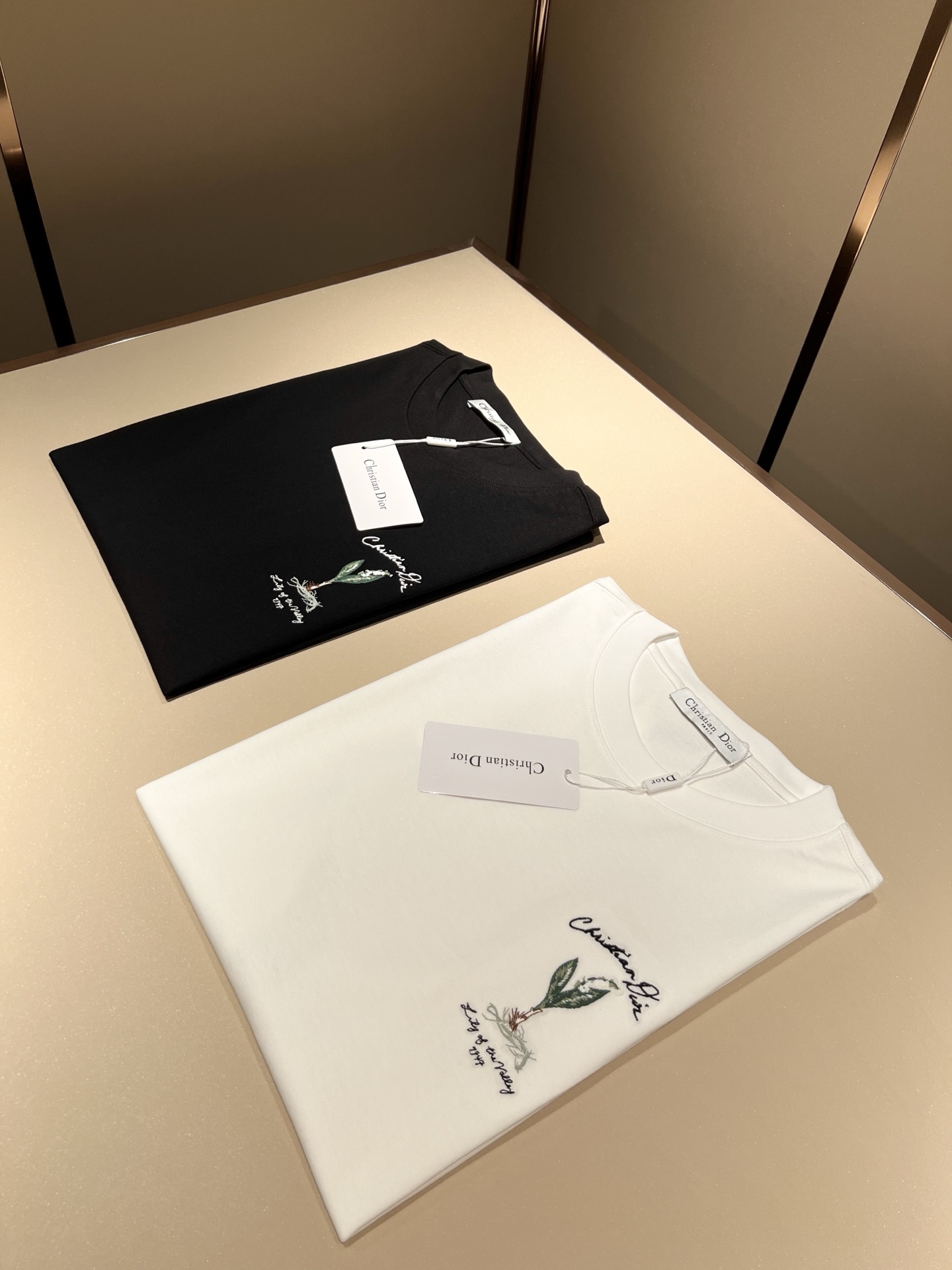  Dio*迪家 2025春夏新款男女同款👫短袖T恤，专柜同步发售！定制专属260克纯棉面料，定制原版工艺