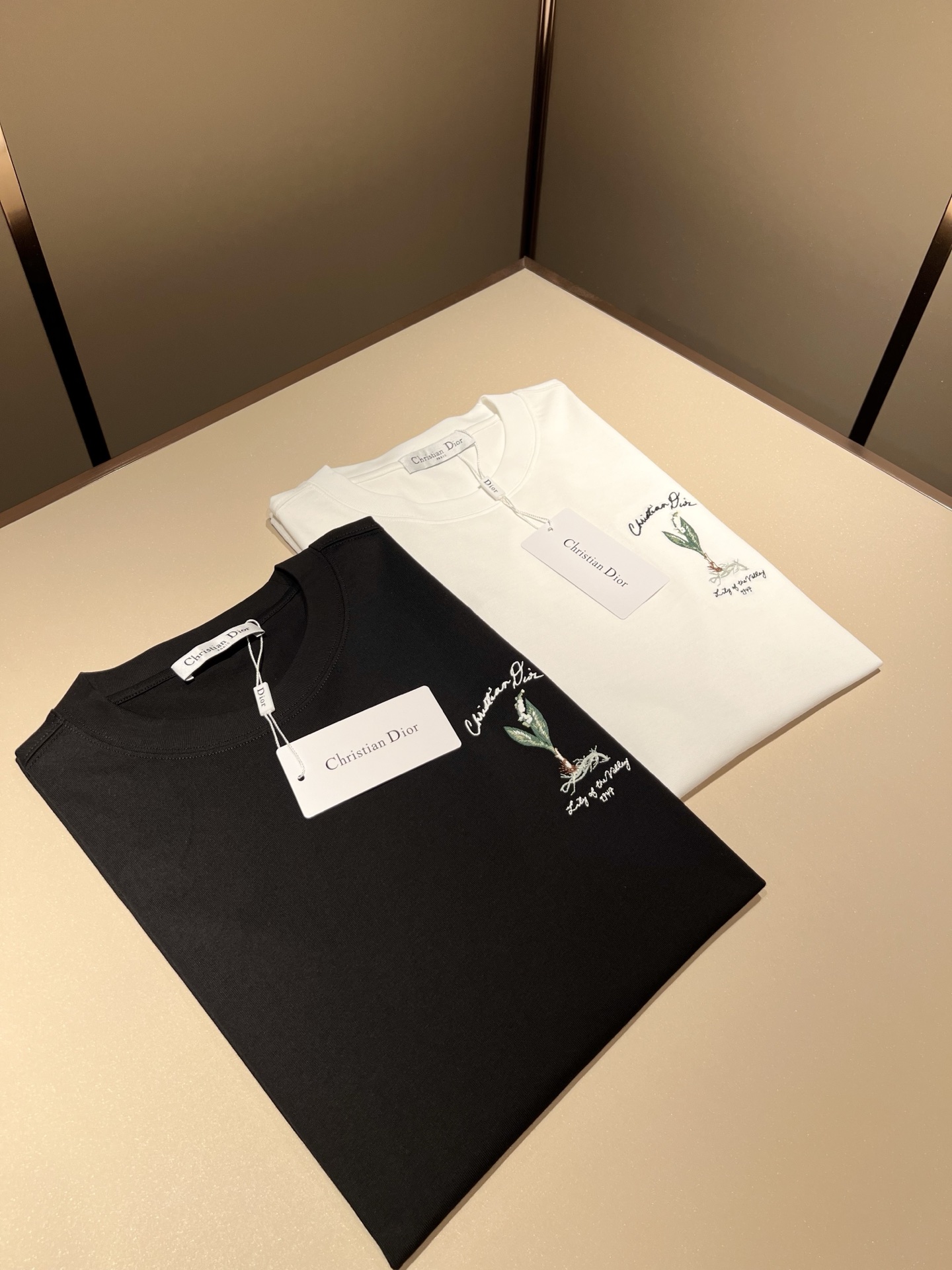  Dio*迪家 2025春夏新款男女同款👫短袖T恤，专柜同步发售！定制专属260克纯棉面料，定制原版工艺