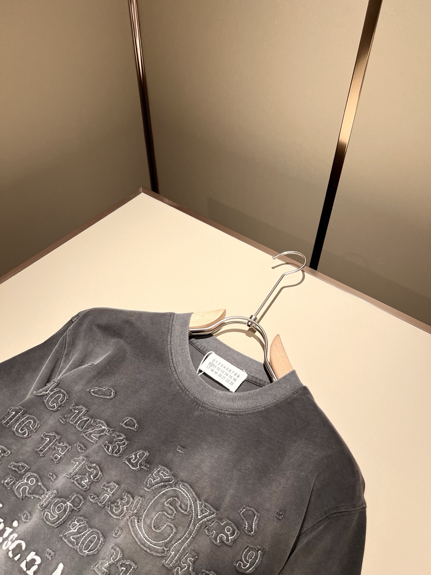   马吉拉 maison margiel 2025春夏新款男女同款👫短袖T恤，专柜同步发售！定制专属洗水