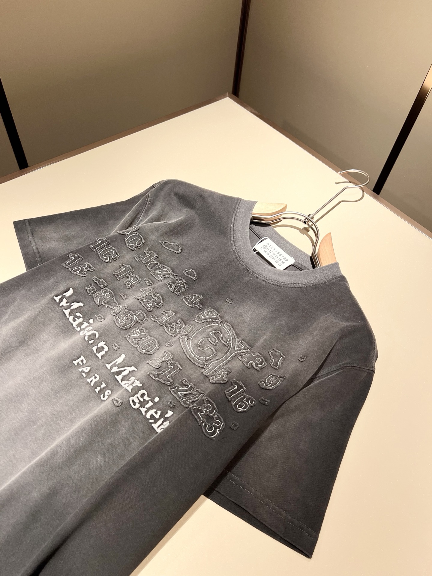   马吉拉 maison margiel 2025春夏新款男女同款👫短袖T恤，专柜同步发售！定制专属洗水